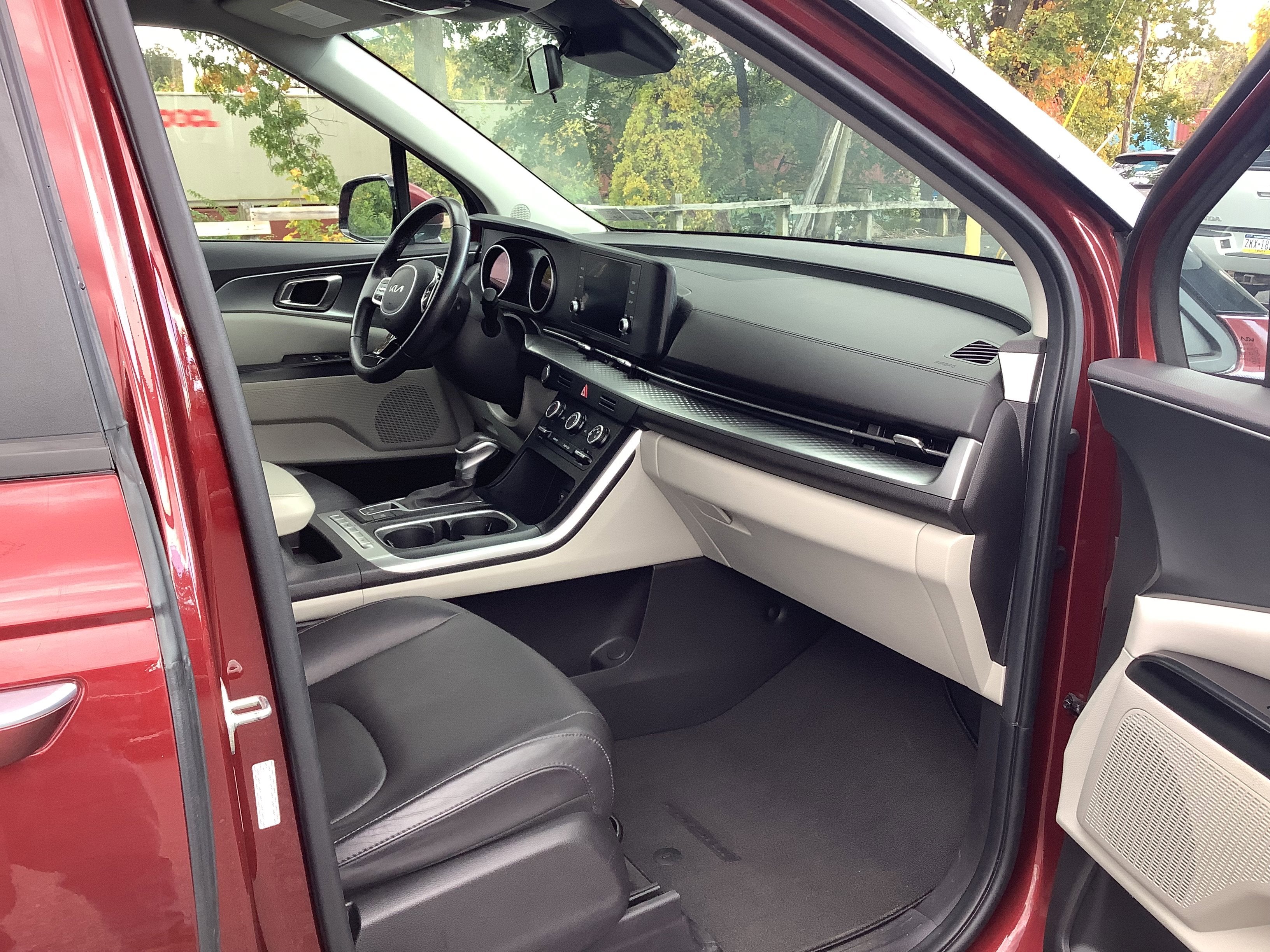 2023 Kia Carnival LX