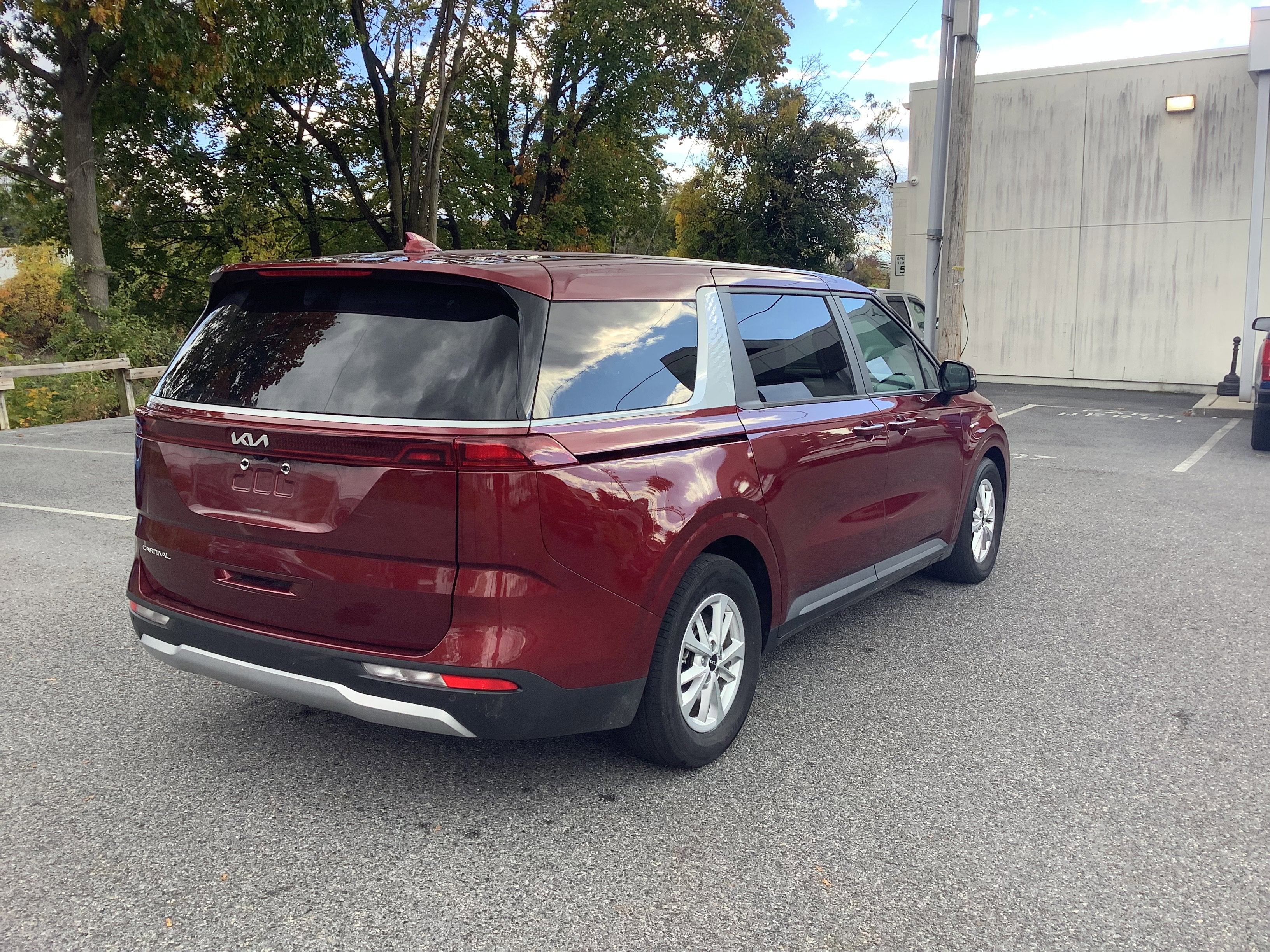 2023 Kia Carnival LX