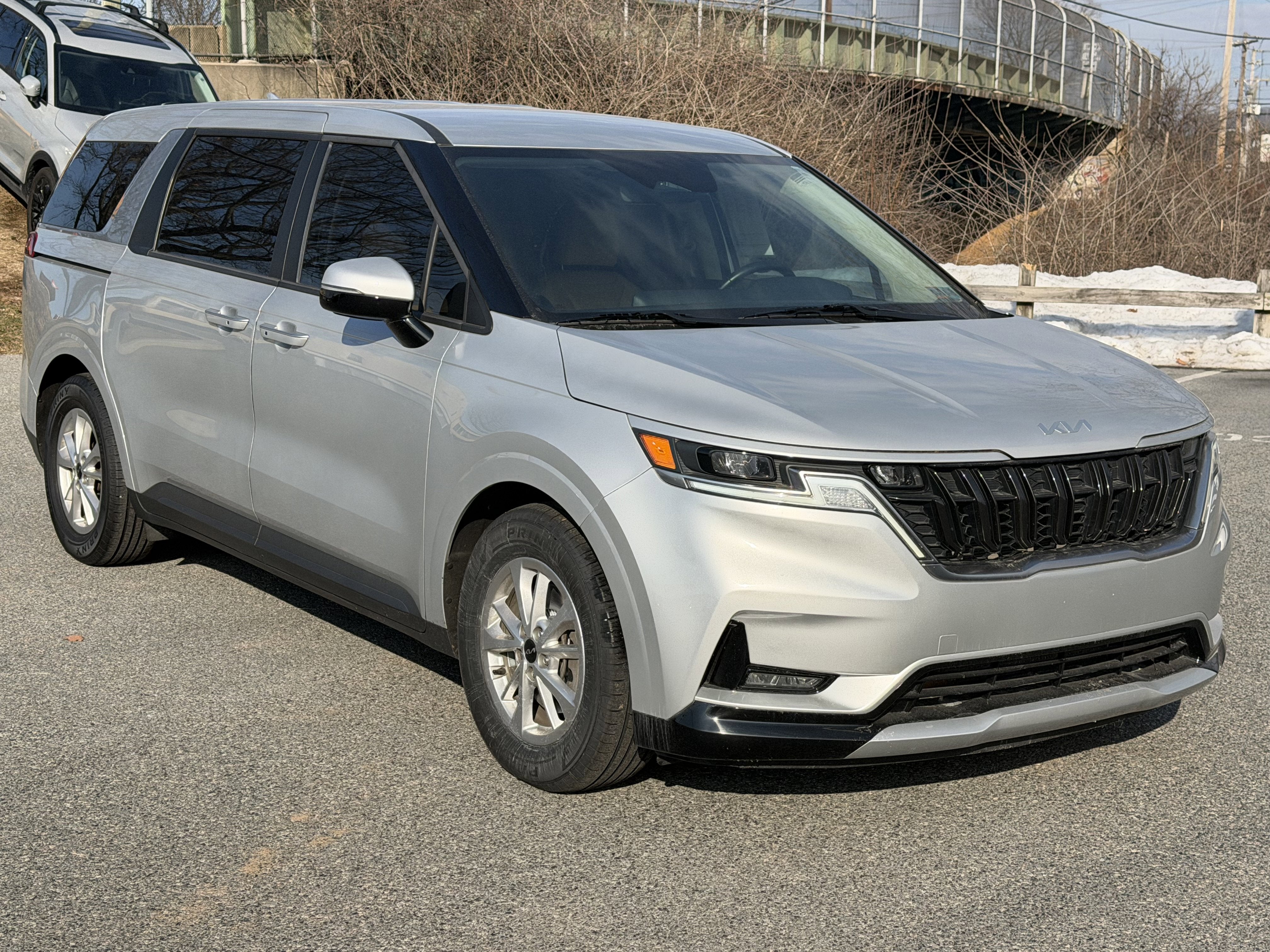 2023 Kia Carnival LX