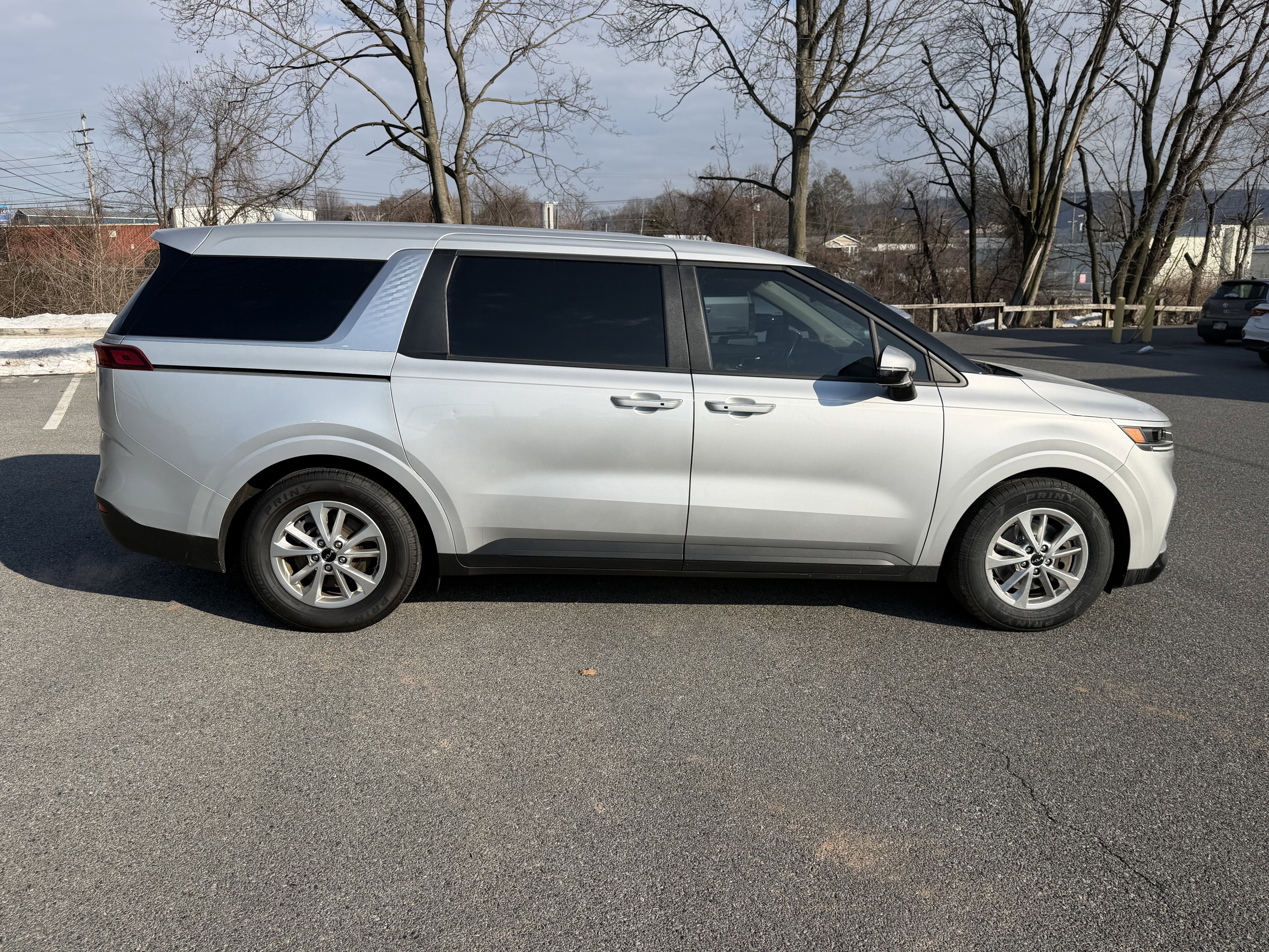 2023 Kia Carnival LX