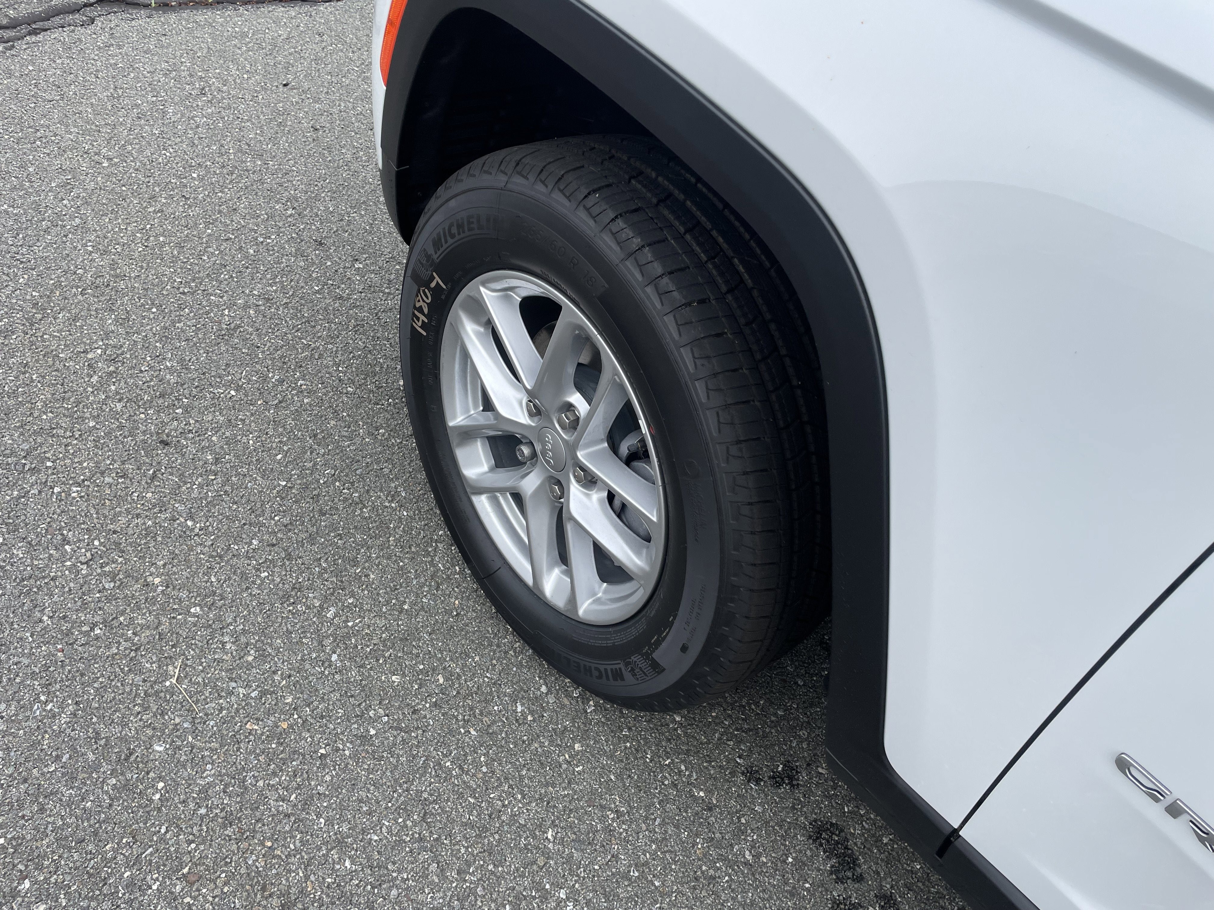 2025 Jeep Grand Cherokee GRAND CHEROKEE LAREDO X 4X4