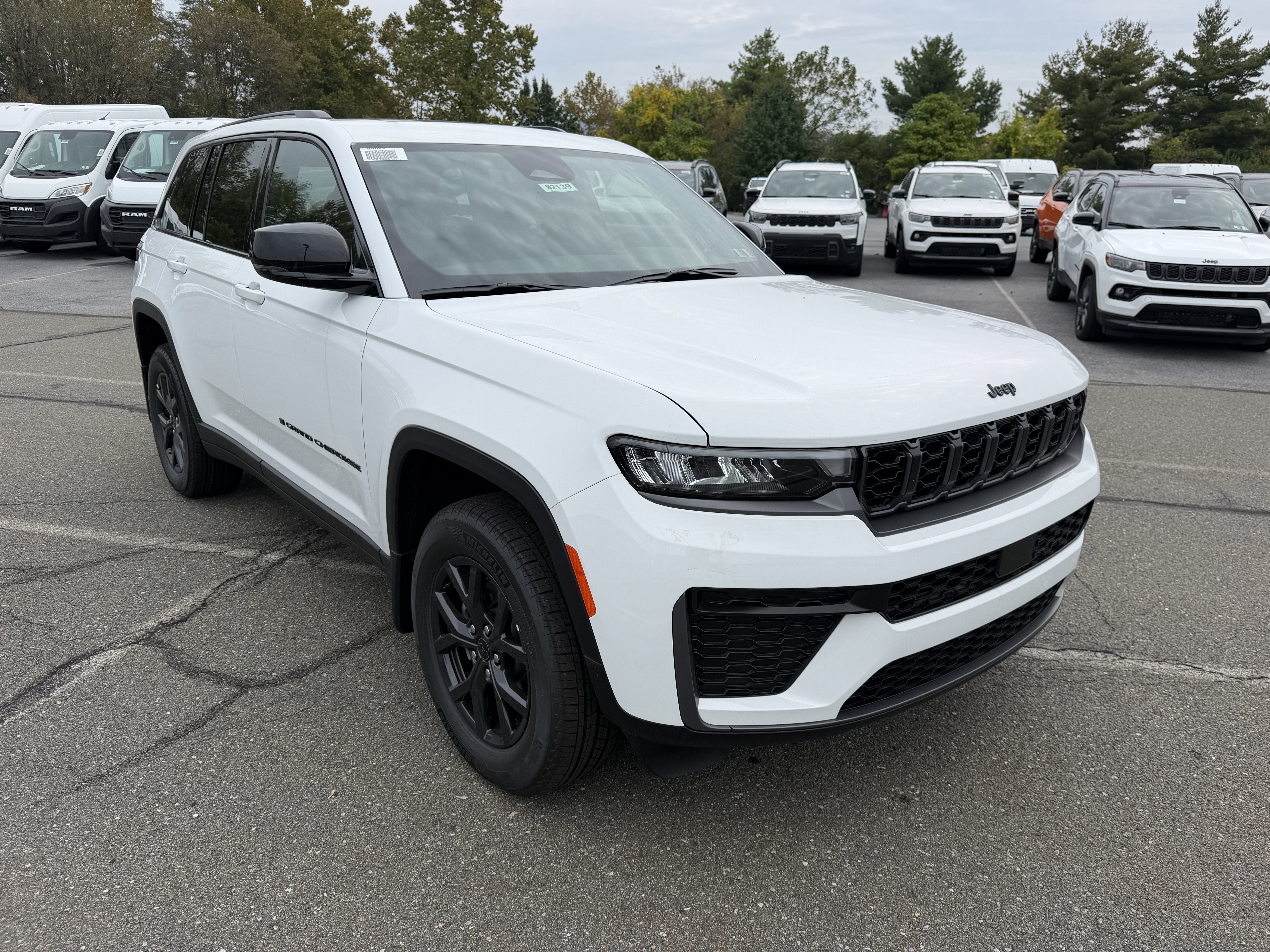 2027 Jeep Grand Cherokee GRAND CHEROKEE LAREDO ALTITUDE 4X4