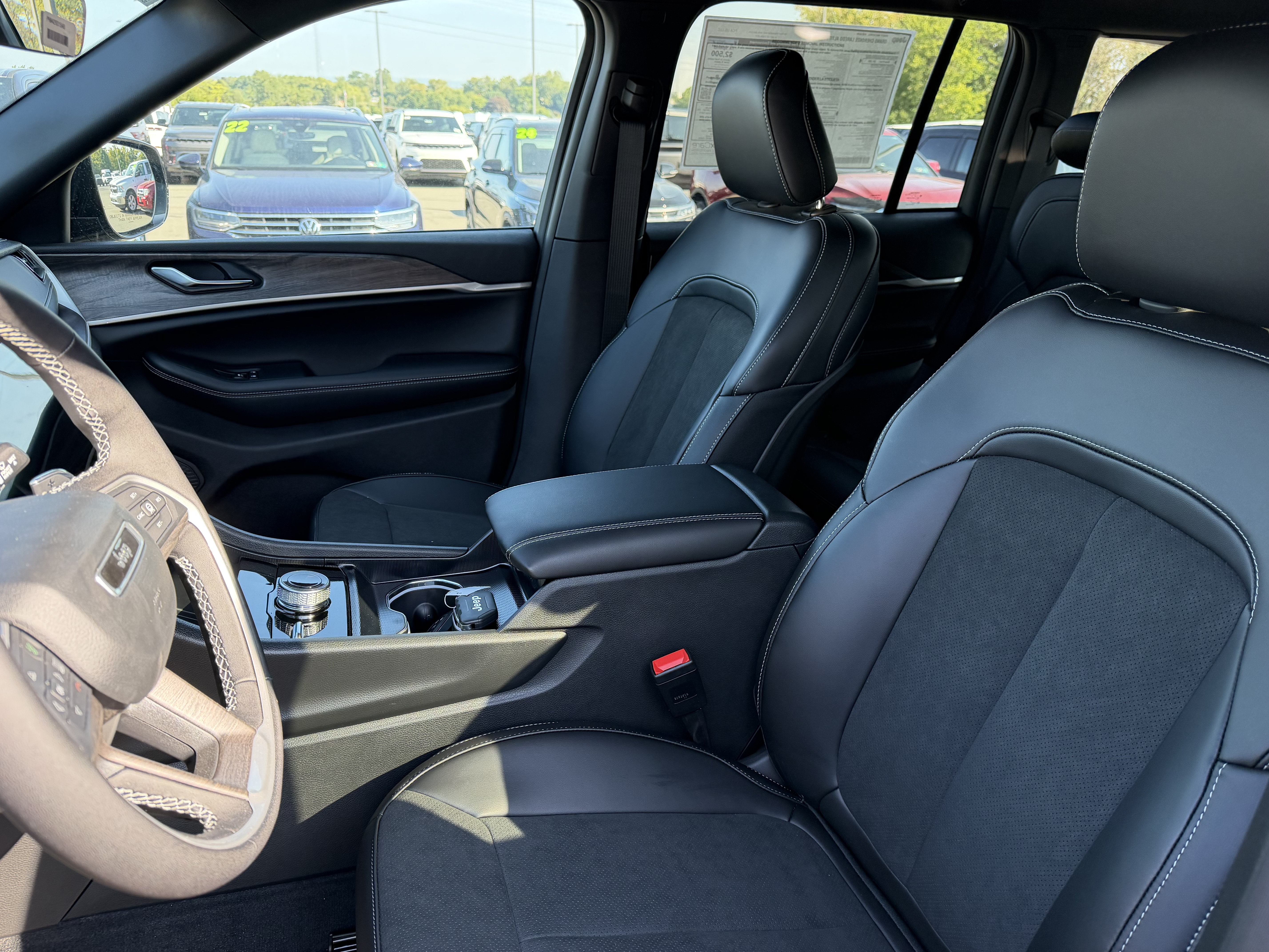 2027 Jeep Grand Cherokee GRAND CHEROKEE LAREDO ALTITUDE 4X4