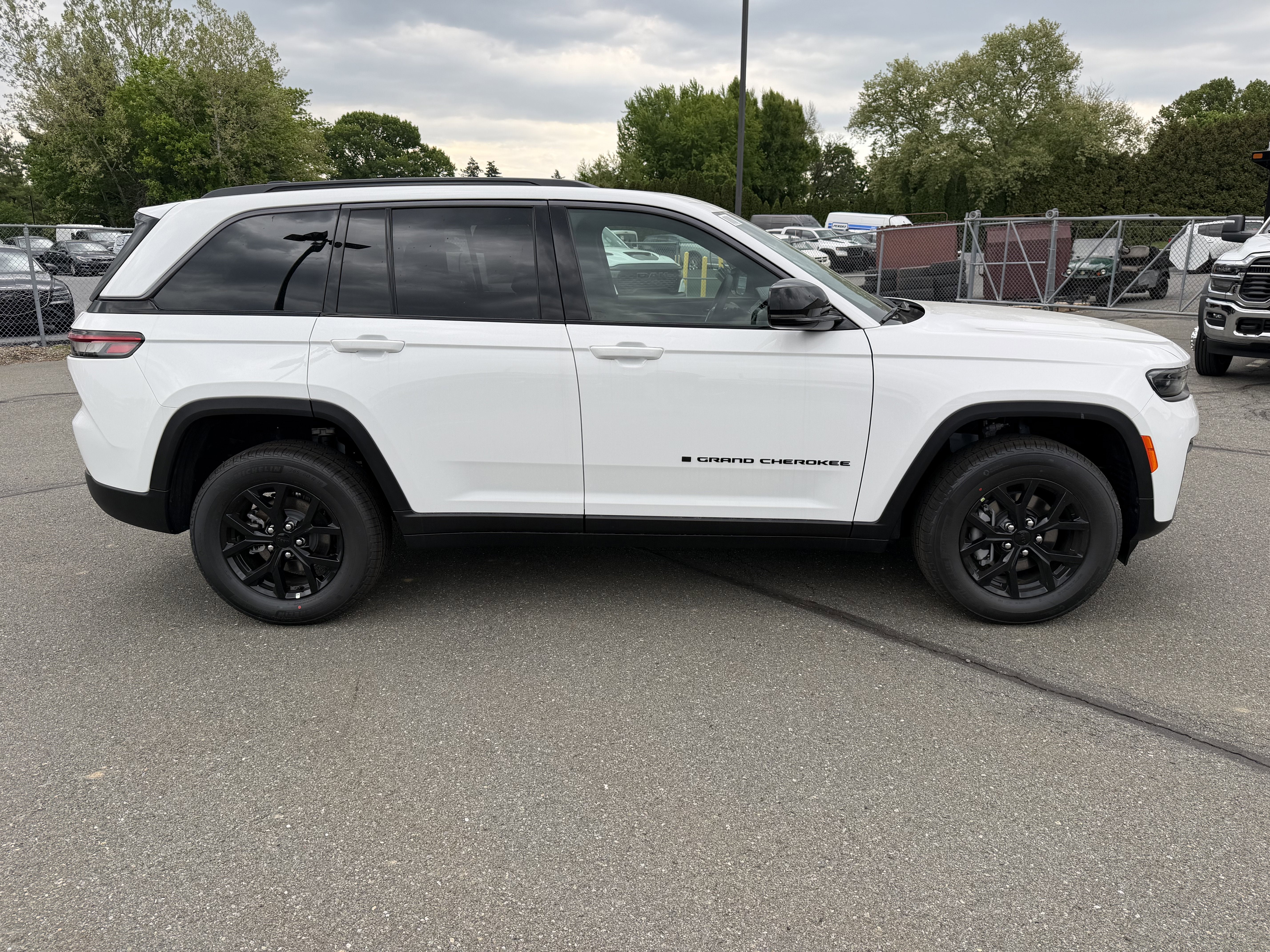 2026 Jeep Grand Cherokee GRAND CHEROKEE LAREDO ALTITUDE 4X4