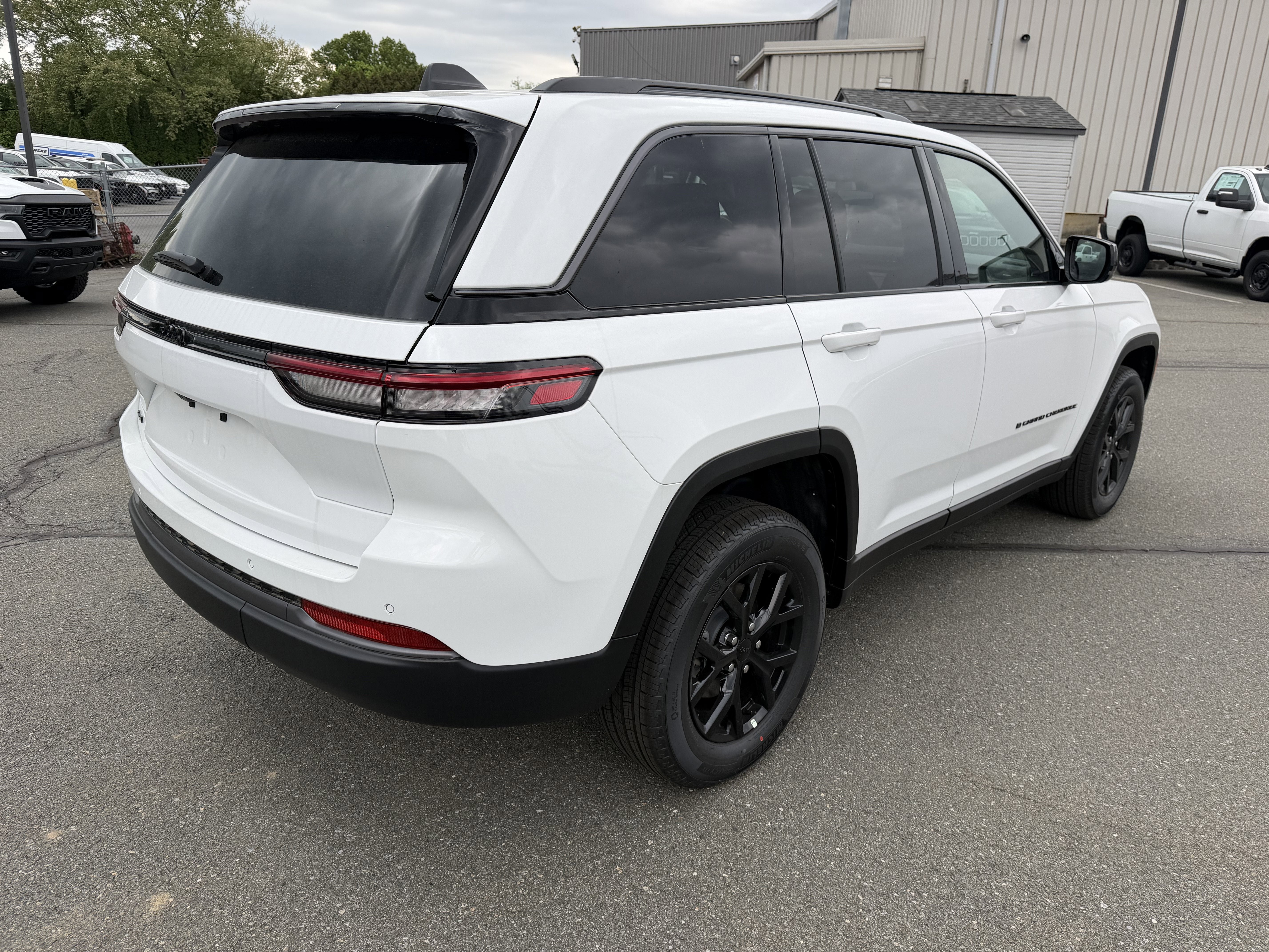 2026 Jeep Grand Cherokee GRAND CHEROKEE LAREDO ALTITUDE 4X4