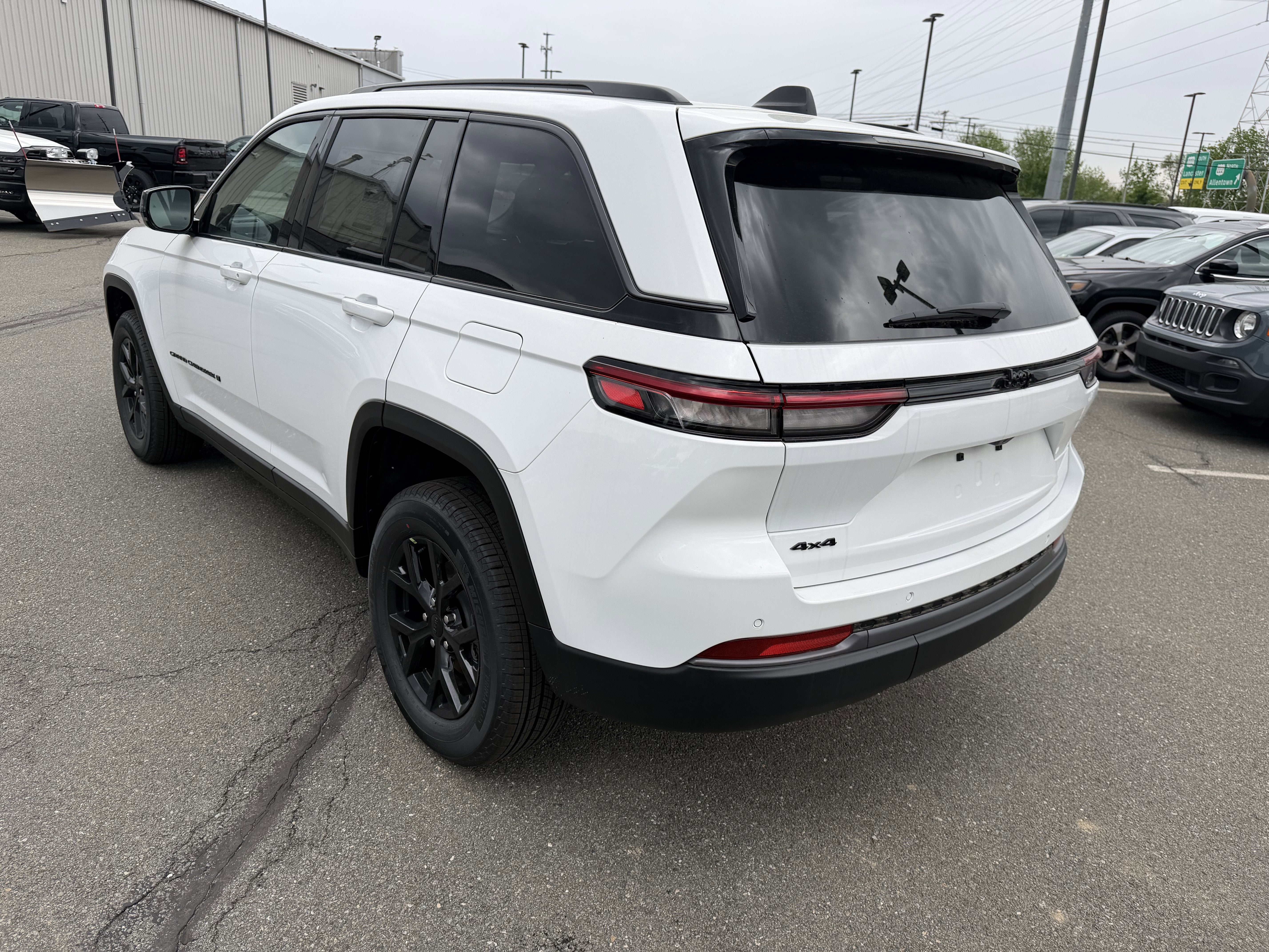 2026 Jeep Grand Cherokee GRAND CHEROKEE LAREDO ALTITUDE 4X4