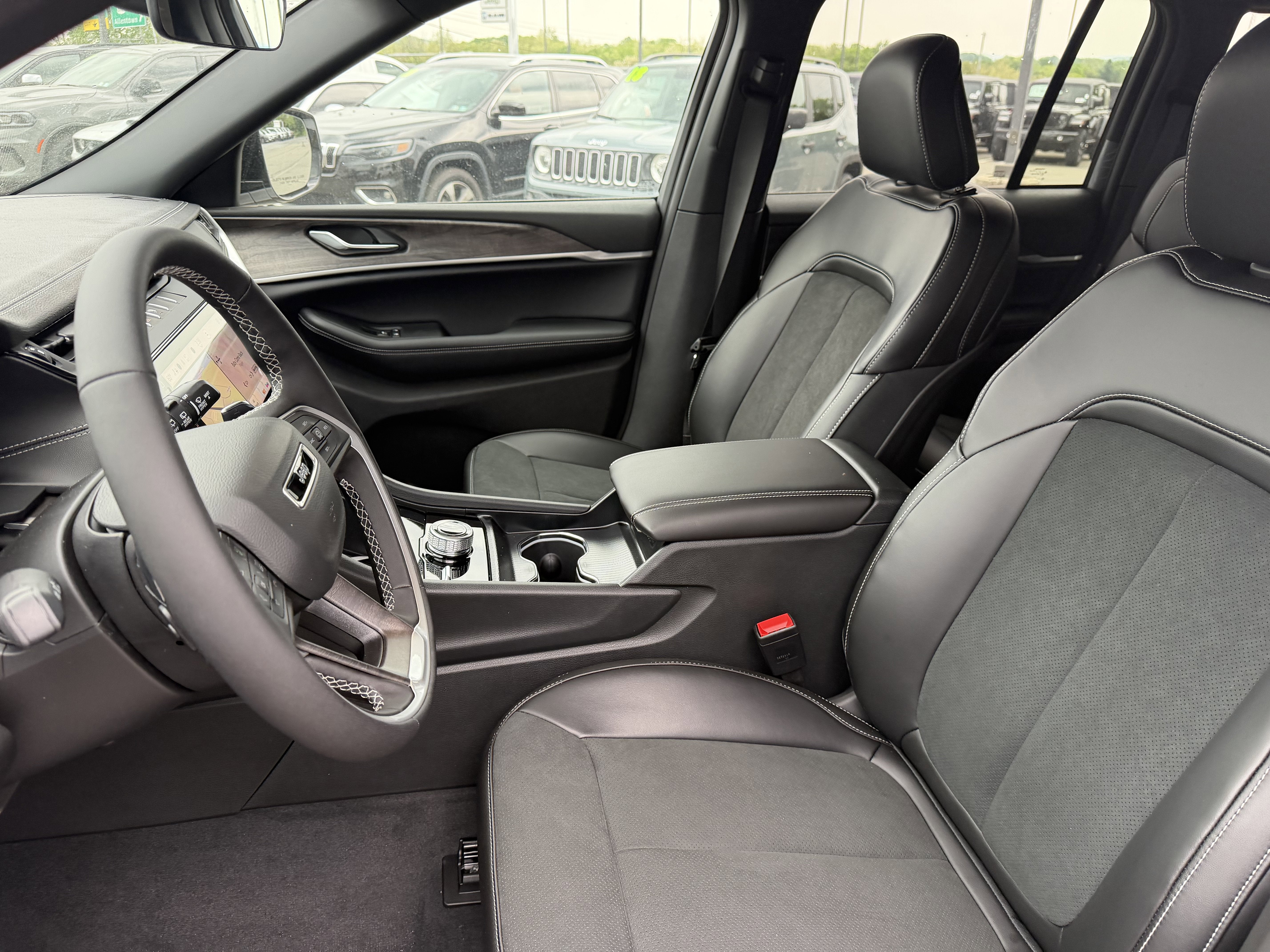 2026 Jeep Grand Cherokee GRAND CHEROKEE LAREDO ALTITUDE 4X4