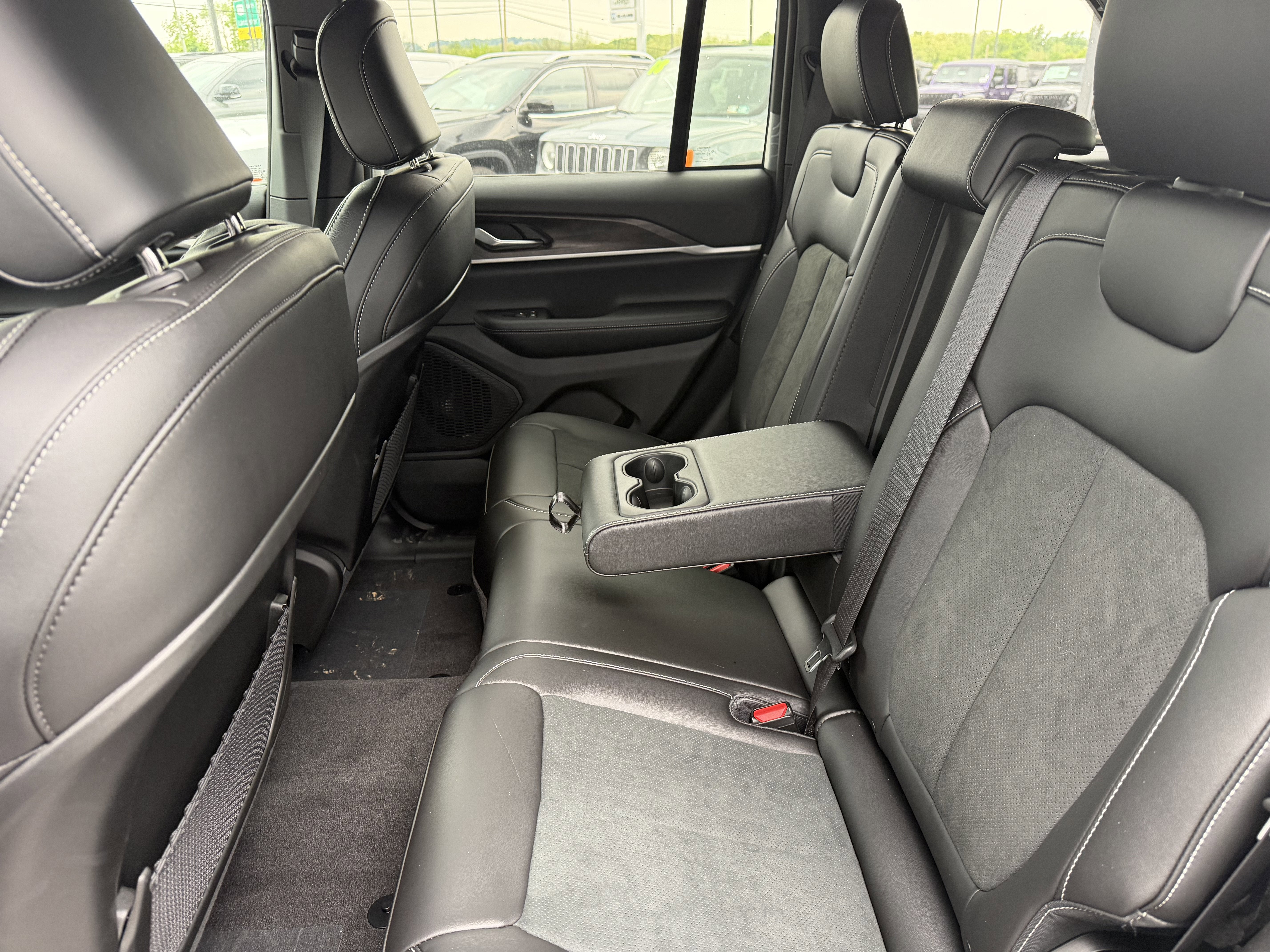 2026 Jeep Grand Cherokee GRAND CHEROKEE LAREDO ALTITUDE 4X4