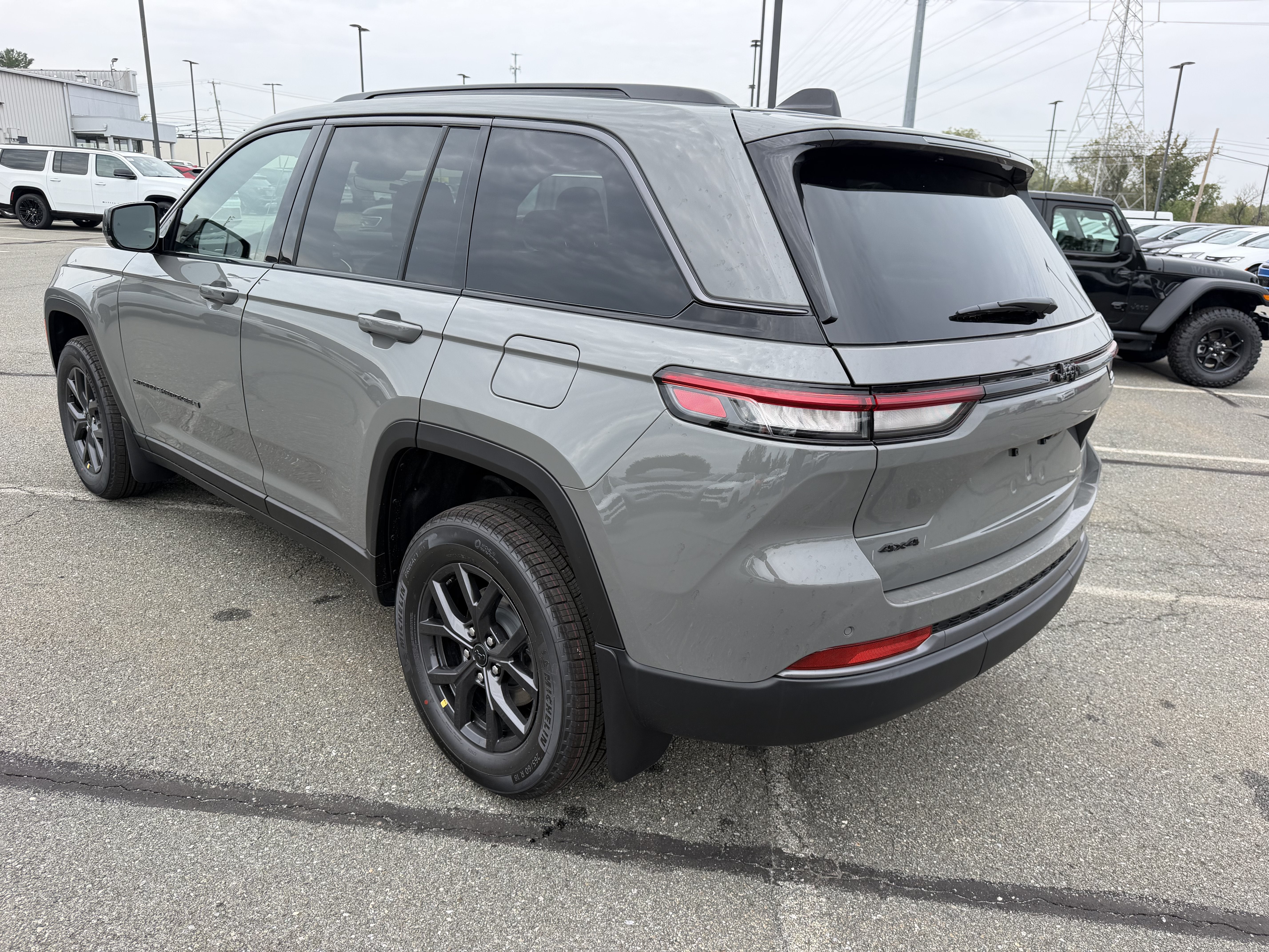 2027 Jeep Grand Cherokee GRAND CHEROKEE LAREDO ALTITUDE 4X4