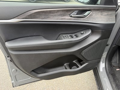 2027 Jeep Grand Cherokee GRAND CHEROKEE LAREDO ALTITUDE 4X4