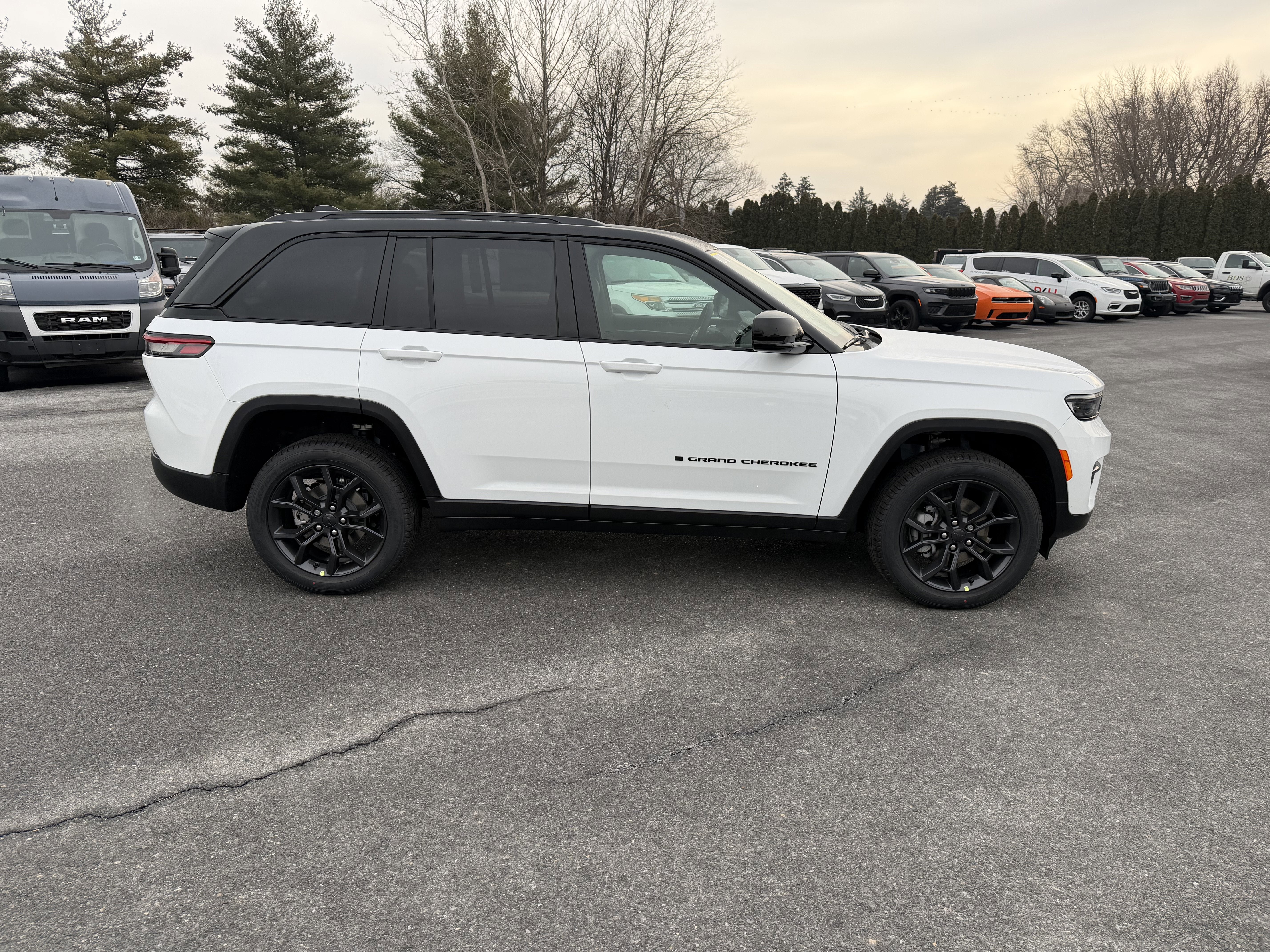 2025 Jeep Grand Cherokee GRAND CHEROKEE LIMITED 4X4