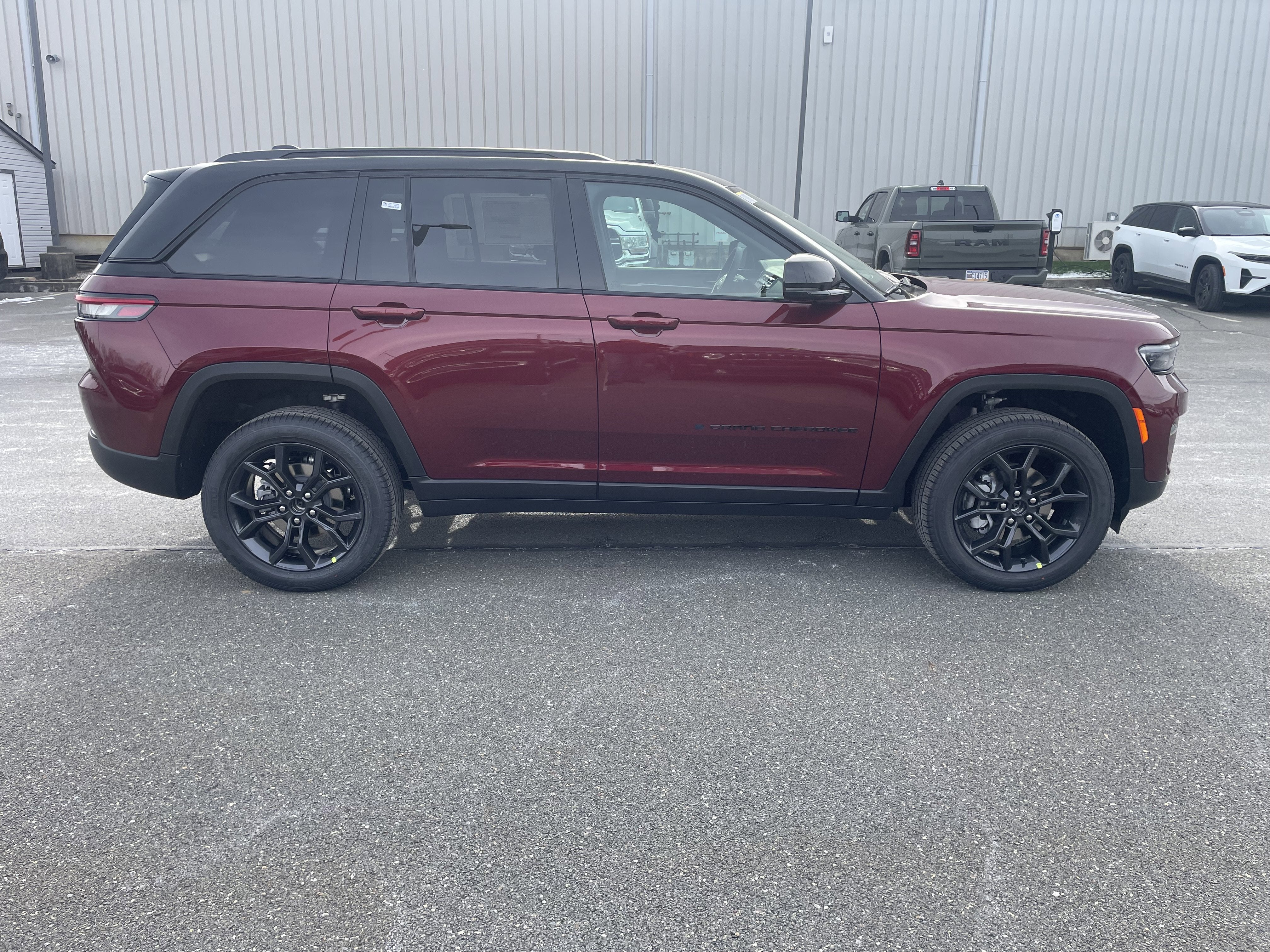 2025 Jeep Grand Cherokee GRAND CHEROKEE LIMITED 4X4