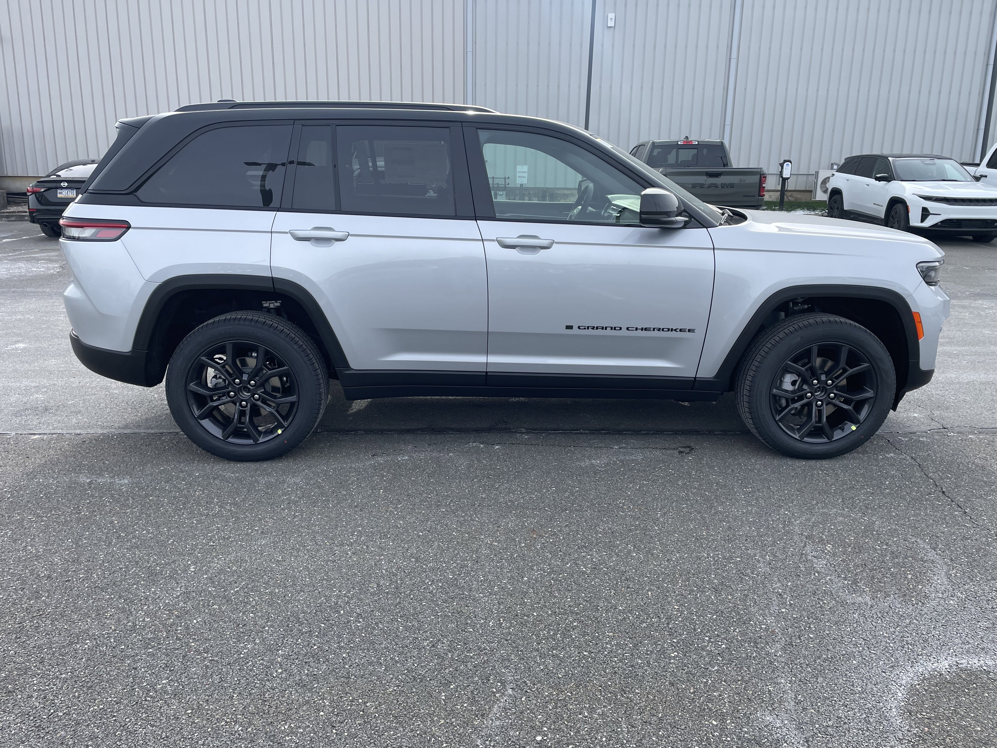 2025 Jeep Grand Cherokee GRAND CHEROKEE LIMITED 4X4