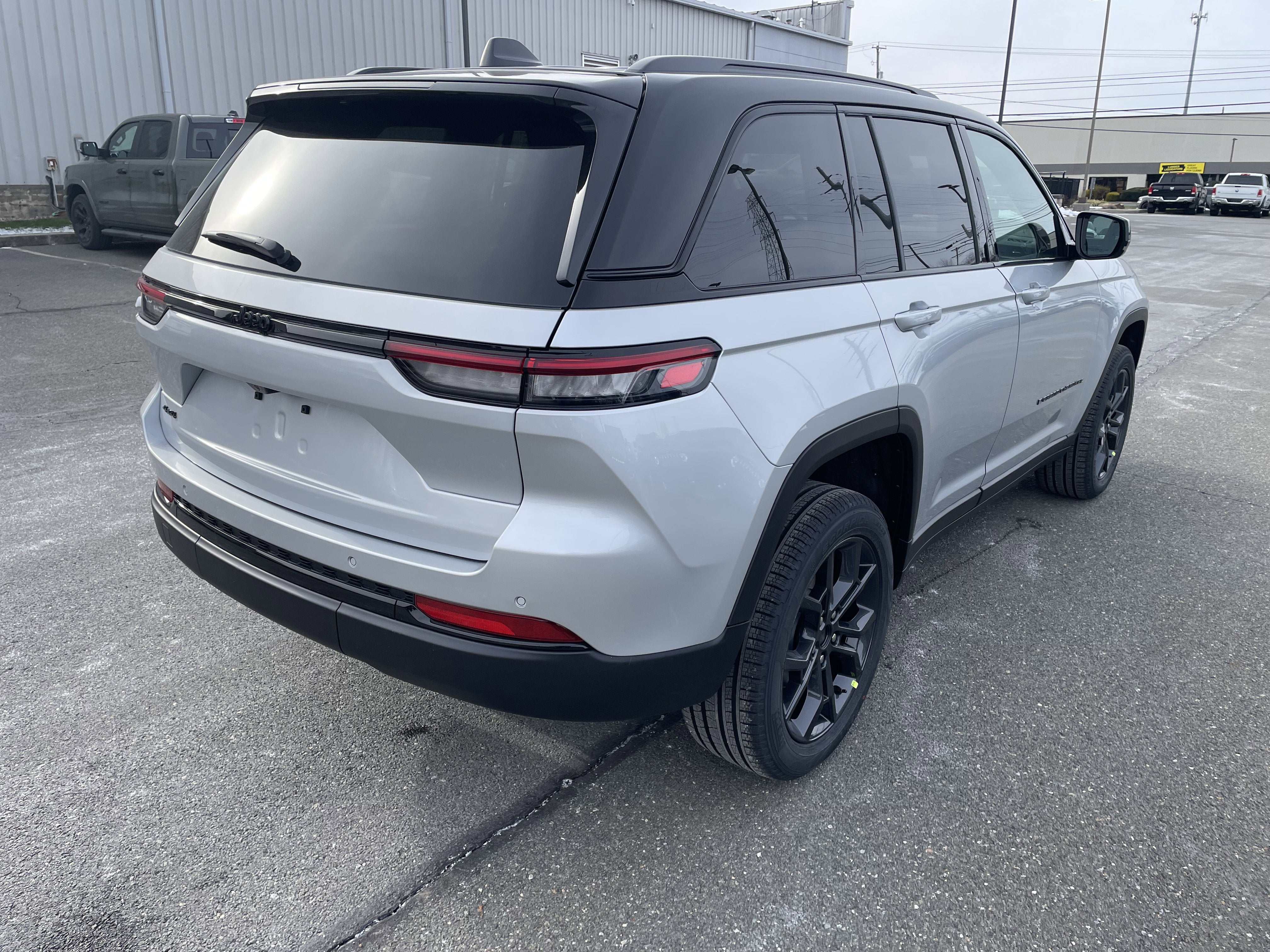 2025 Jeep Grand Cherokee GRAND CHEROKEE LIMITED 4X4