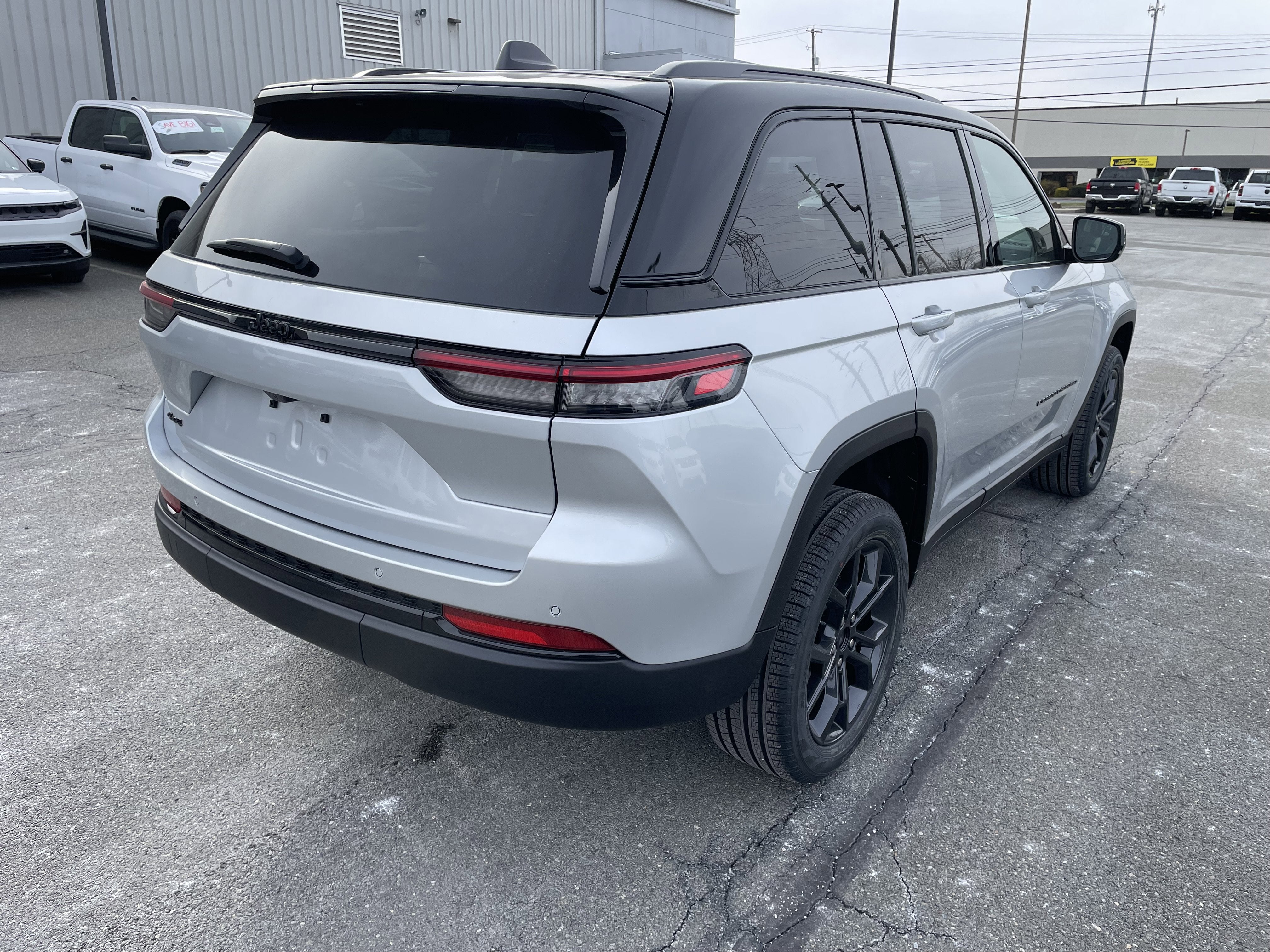 2025 Jeep Grand Cherokee GRAND CHEROKEE LIMITED 4X4