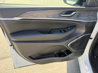 2027 Jeep Grand Cherokee GRAND CHEROKEE LIMITED RESERVE 4X4