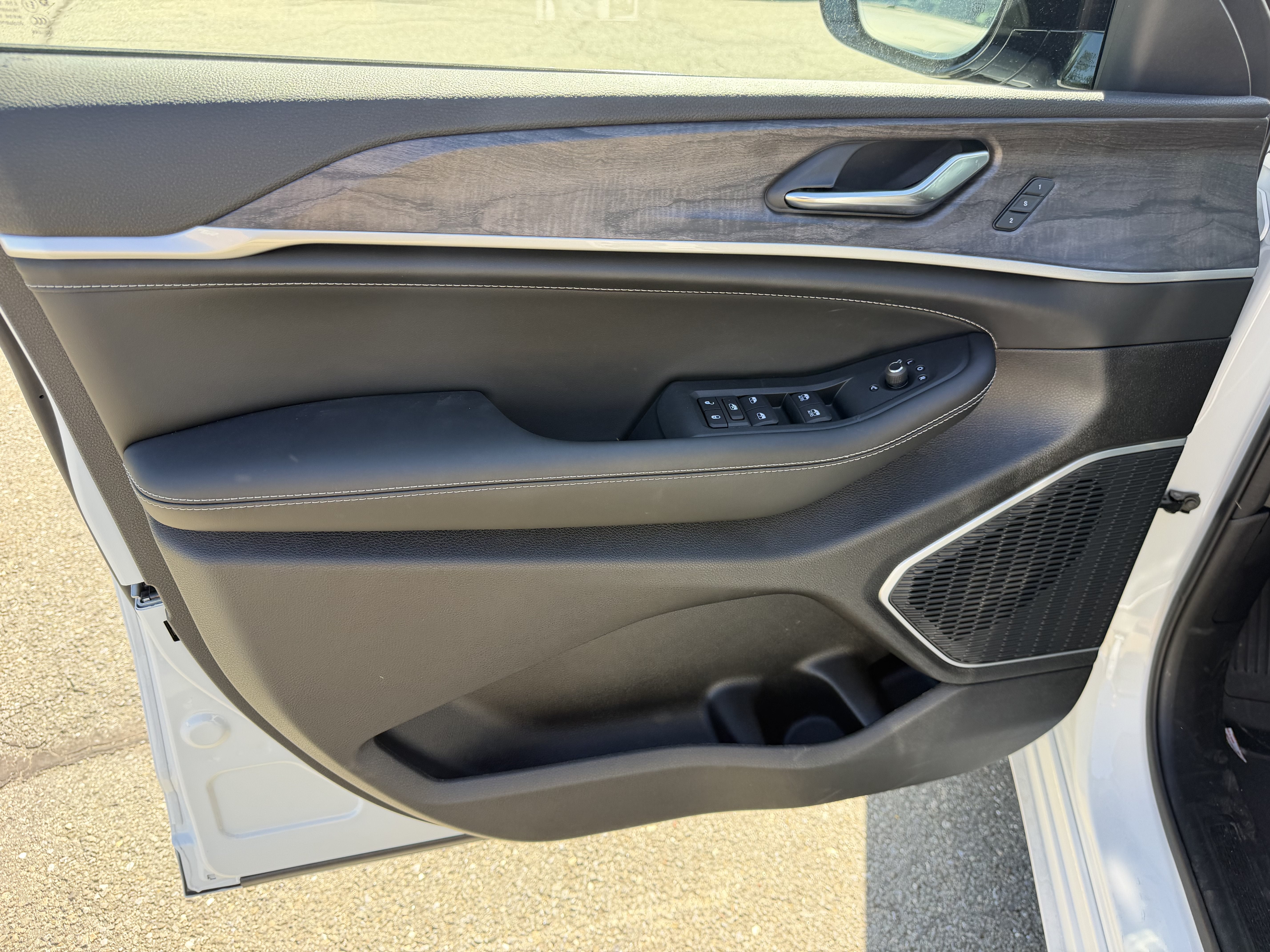 2027 Jeep Grand Cherokee GRAND CHEROKEE LIMITED RESERVE 4X4