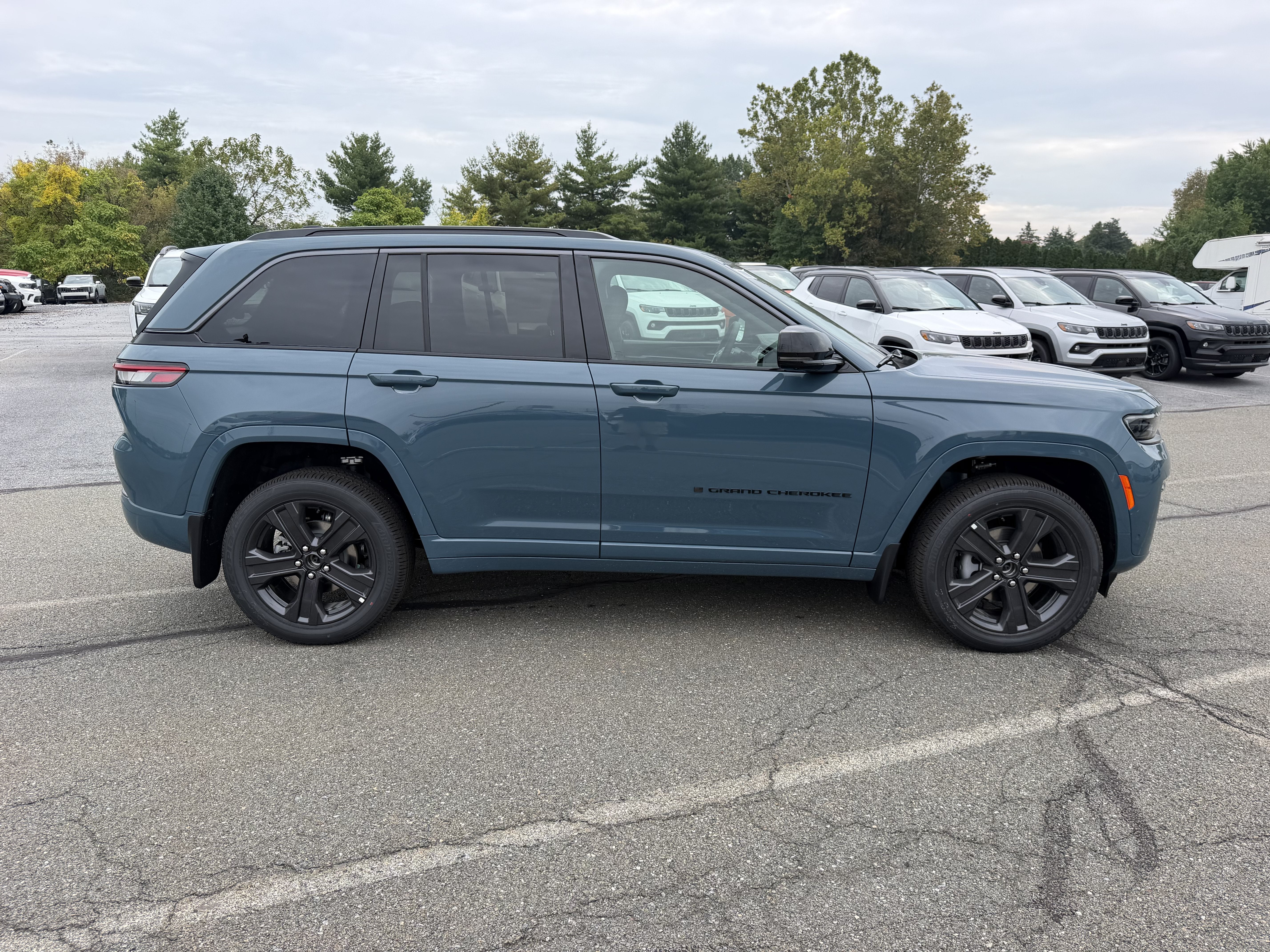 2027 Jeep Grand Cherokee GRAND CHEROKEE LIMITED RESERVE 4X4