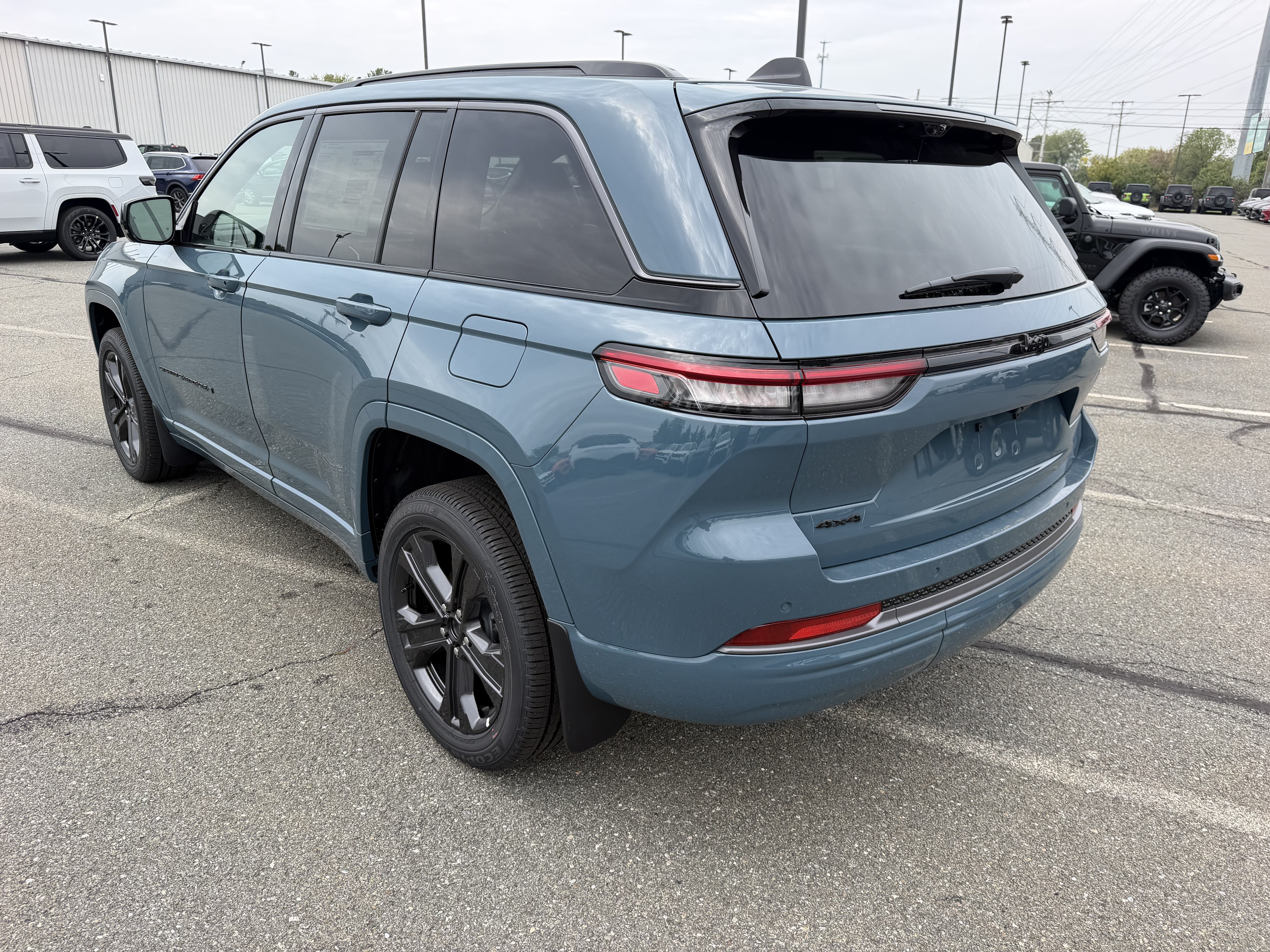 2027 Jeep Grand Cherokee GRAND CHEROKEE LIMITED RESERVE 4X4