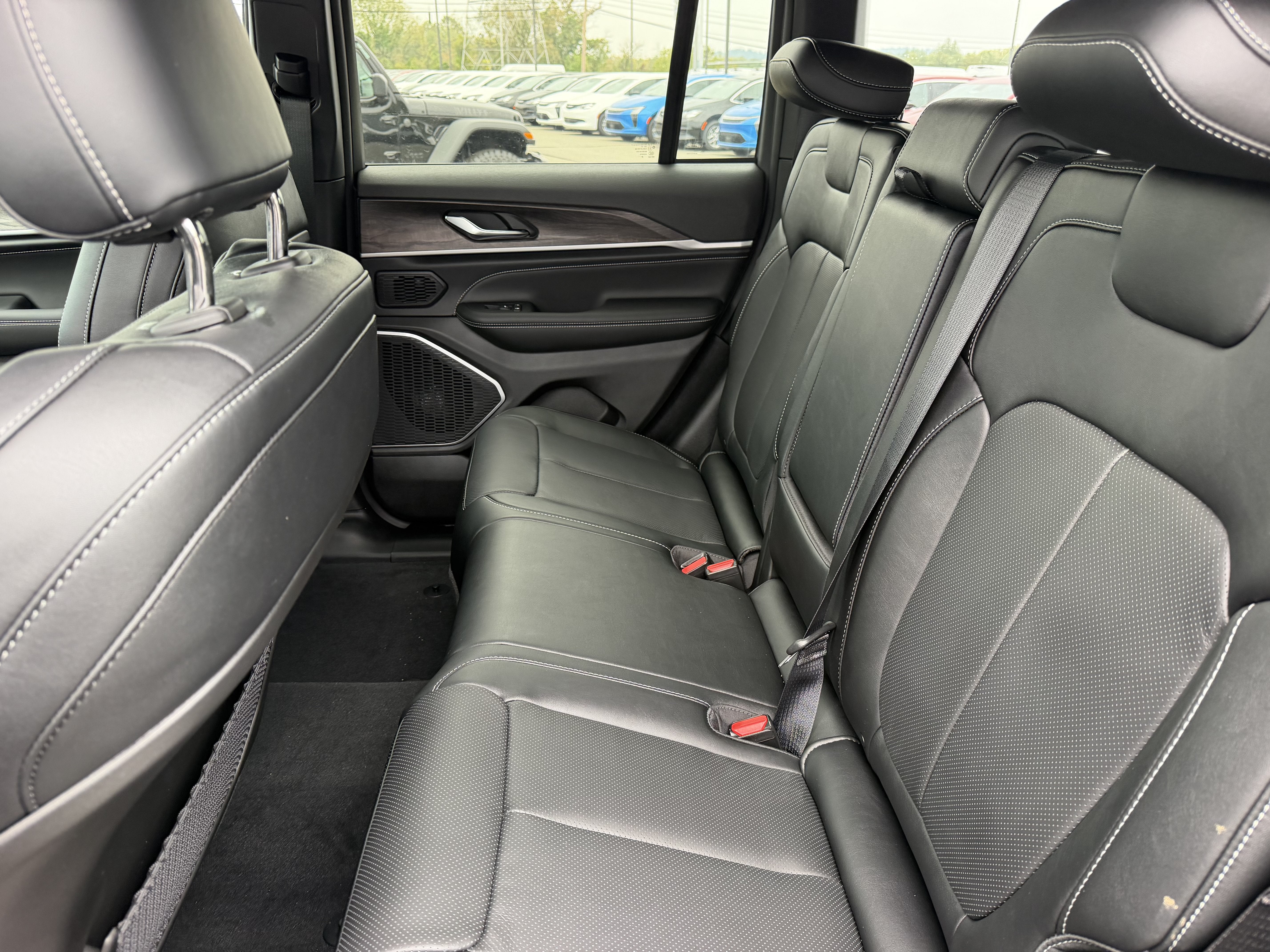 2027 Jeep Grand Cherokee GRAND CHEROKEE LIMITED RESERVE 4X4