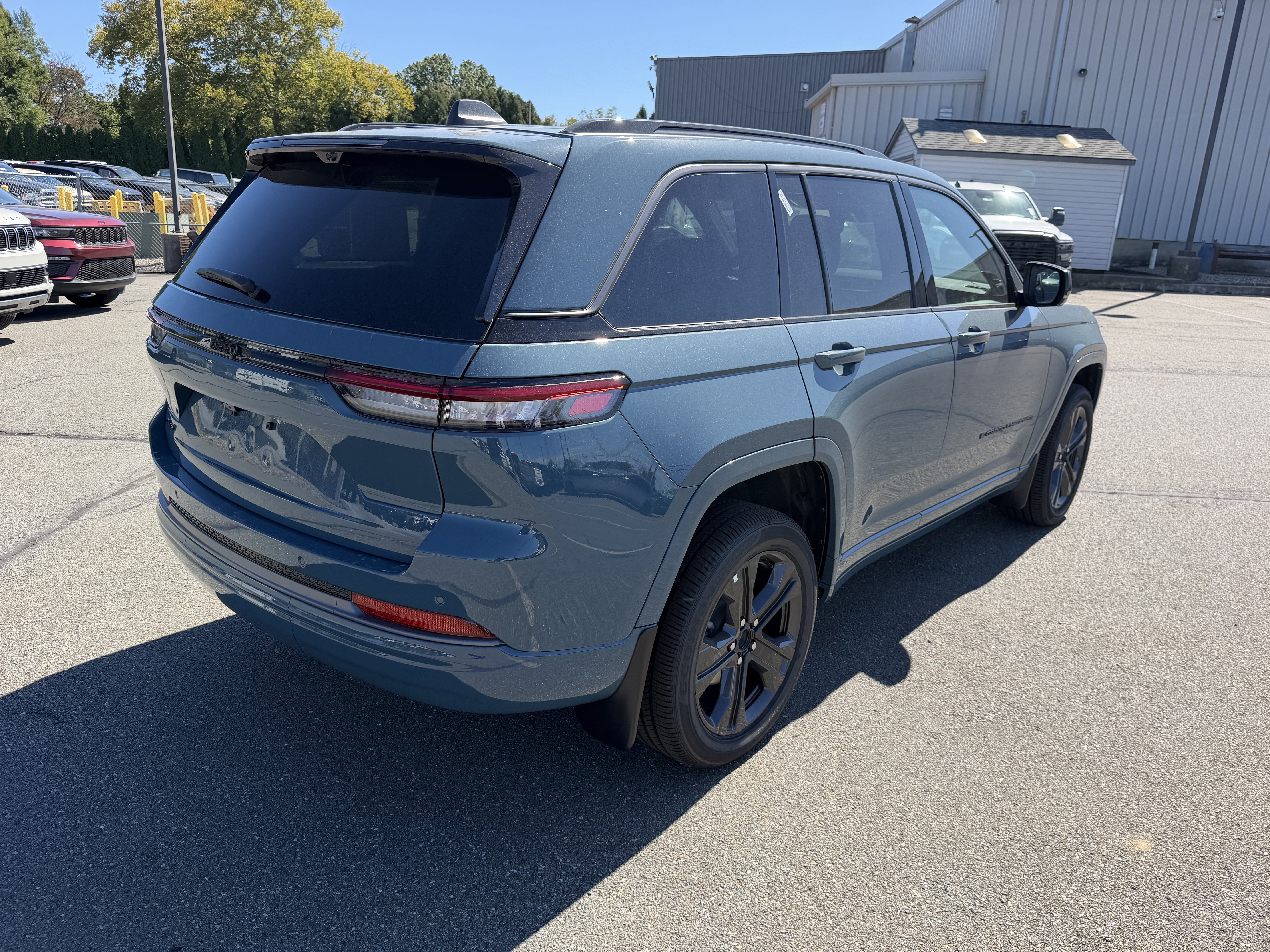 2027 Jeep Grand Cherokee GRAND CHEROKEE LIMITED RESERVE 4X4