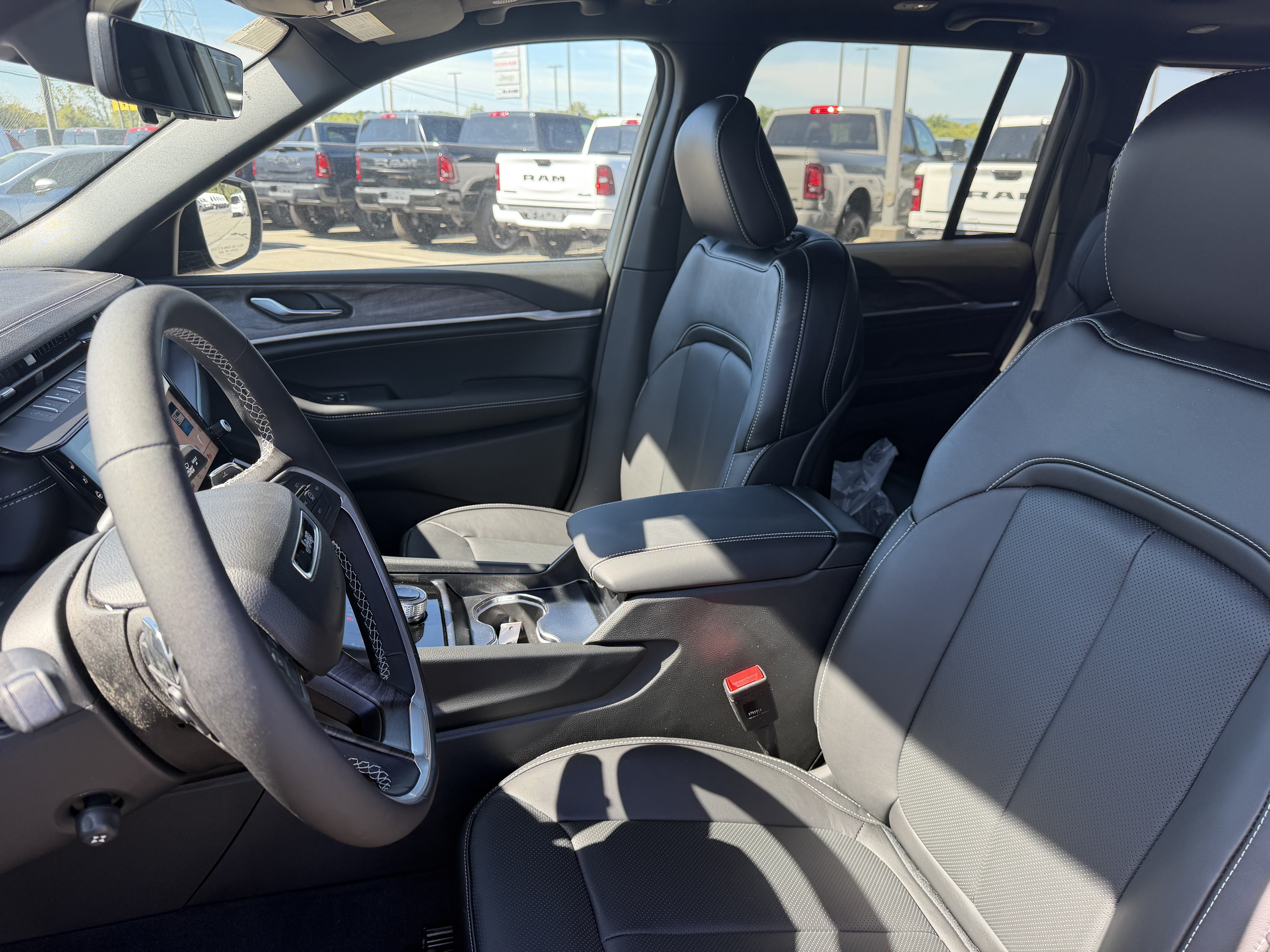 2027 Jeep Grand Cherokee GRAND CHEROKEE LIMITED RESERVE 4X4