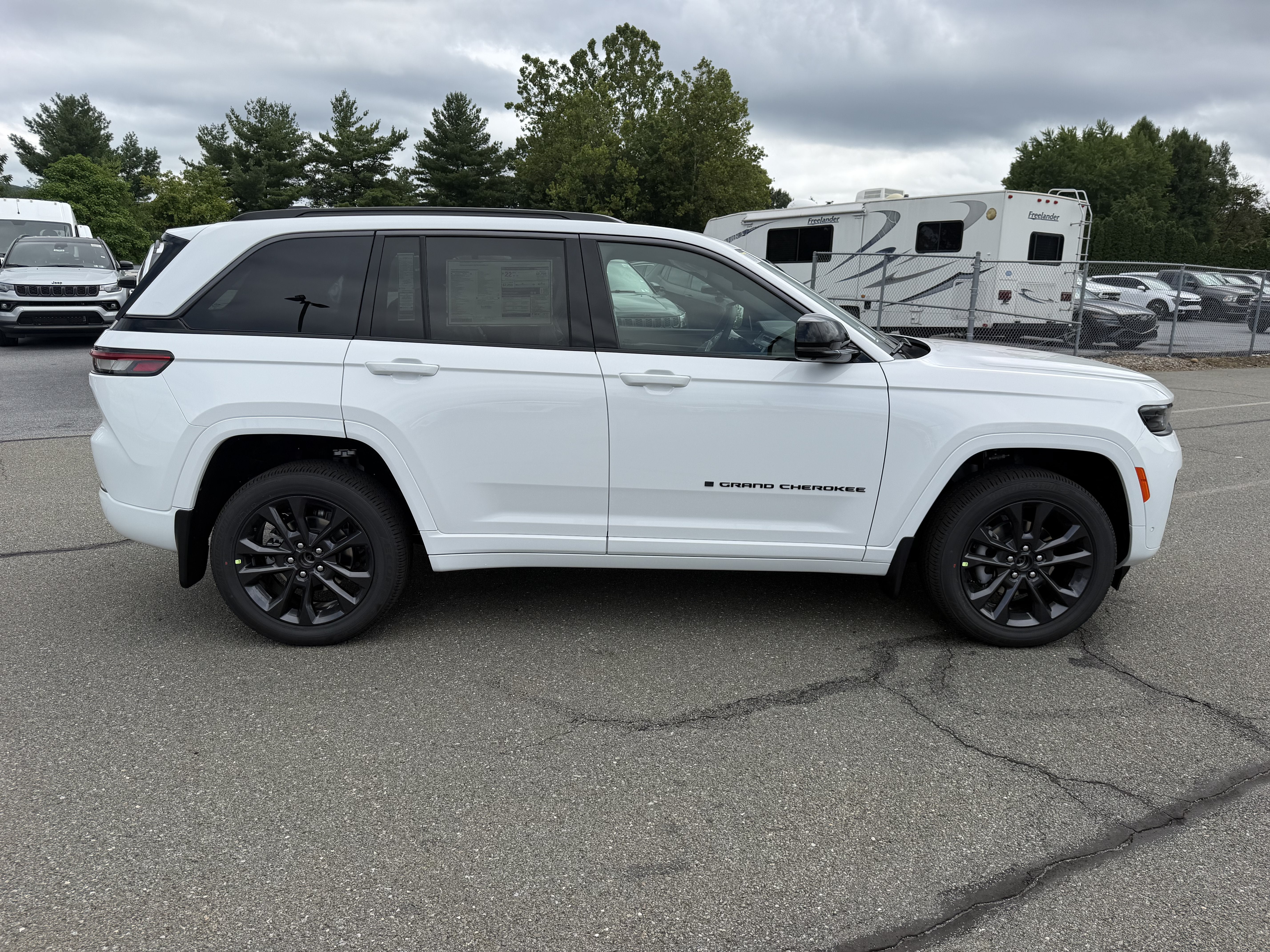 2026 Jeep Grand Cherokee GRAND CHEROKEE LIMITED RESERVE 4X4
