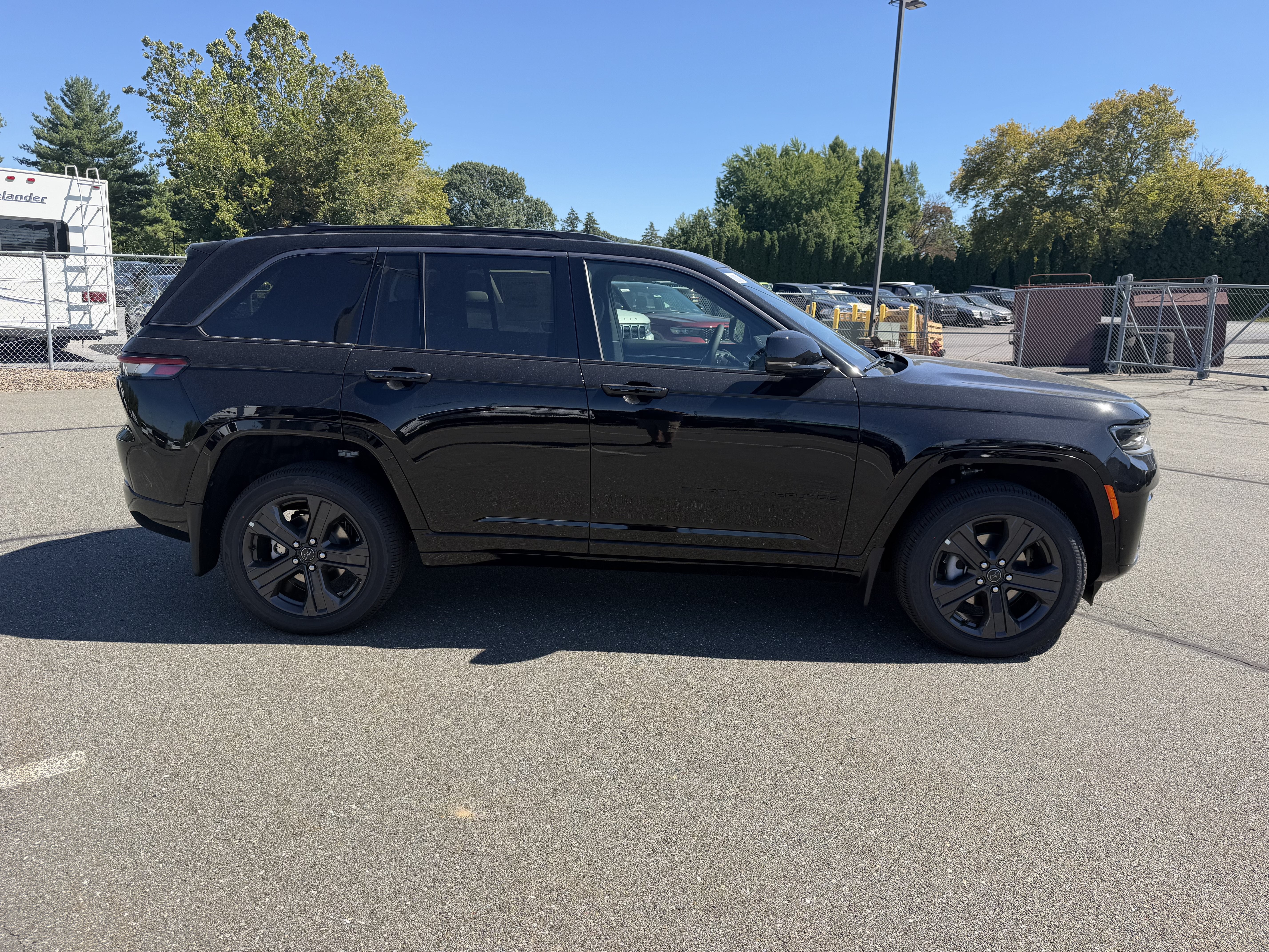 2027 Jeep Grand Cherokee GRAND CHEROKEE LIMITED RESERVE 4X4