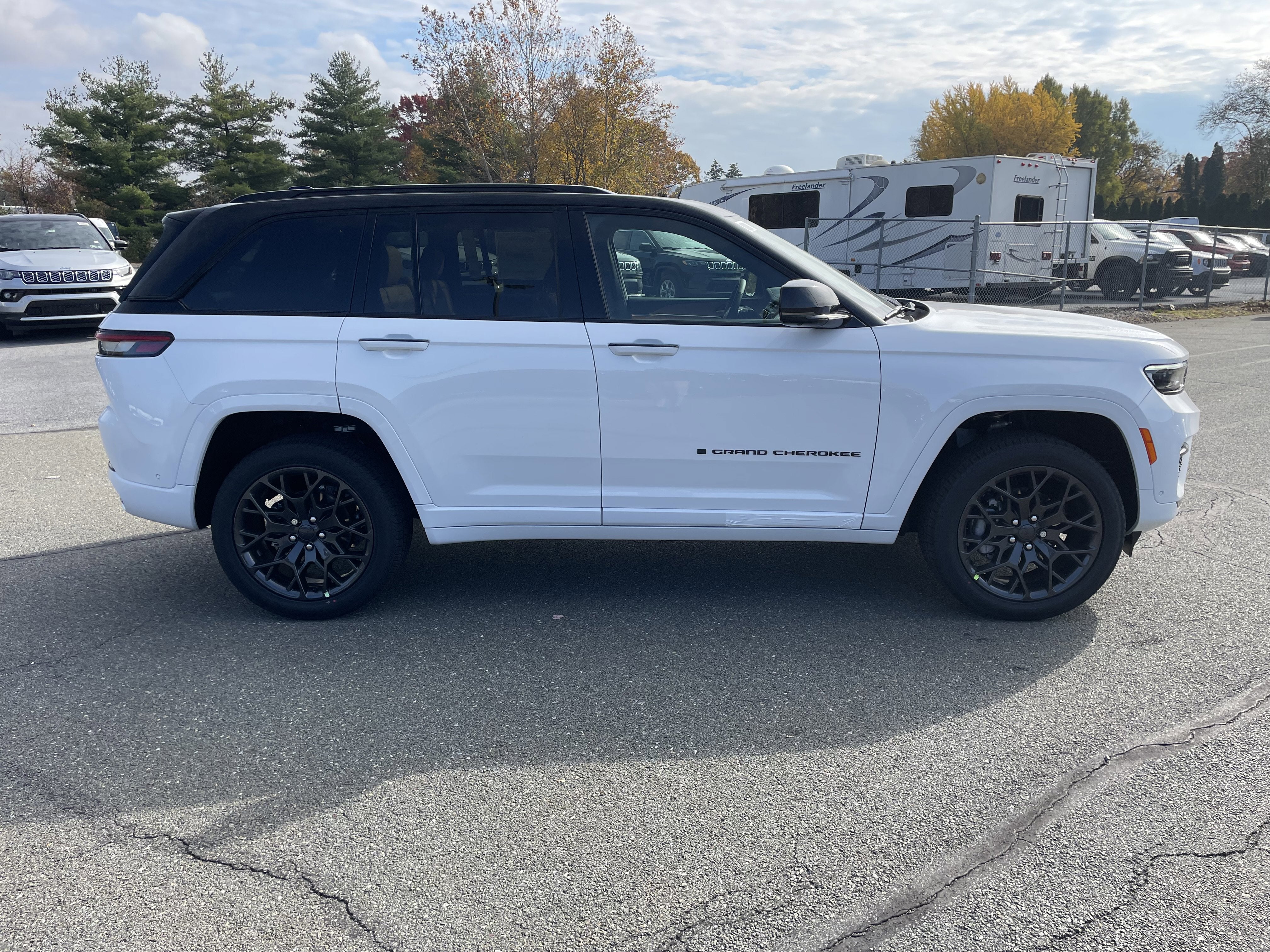 2025 Jeep Grand Cherokee GRAND CHEROKEE SUMMIT RESERVE 4X4