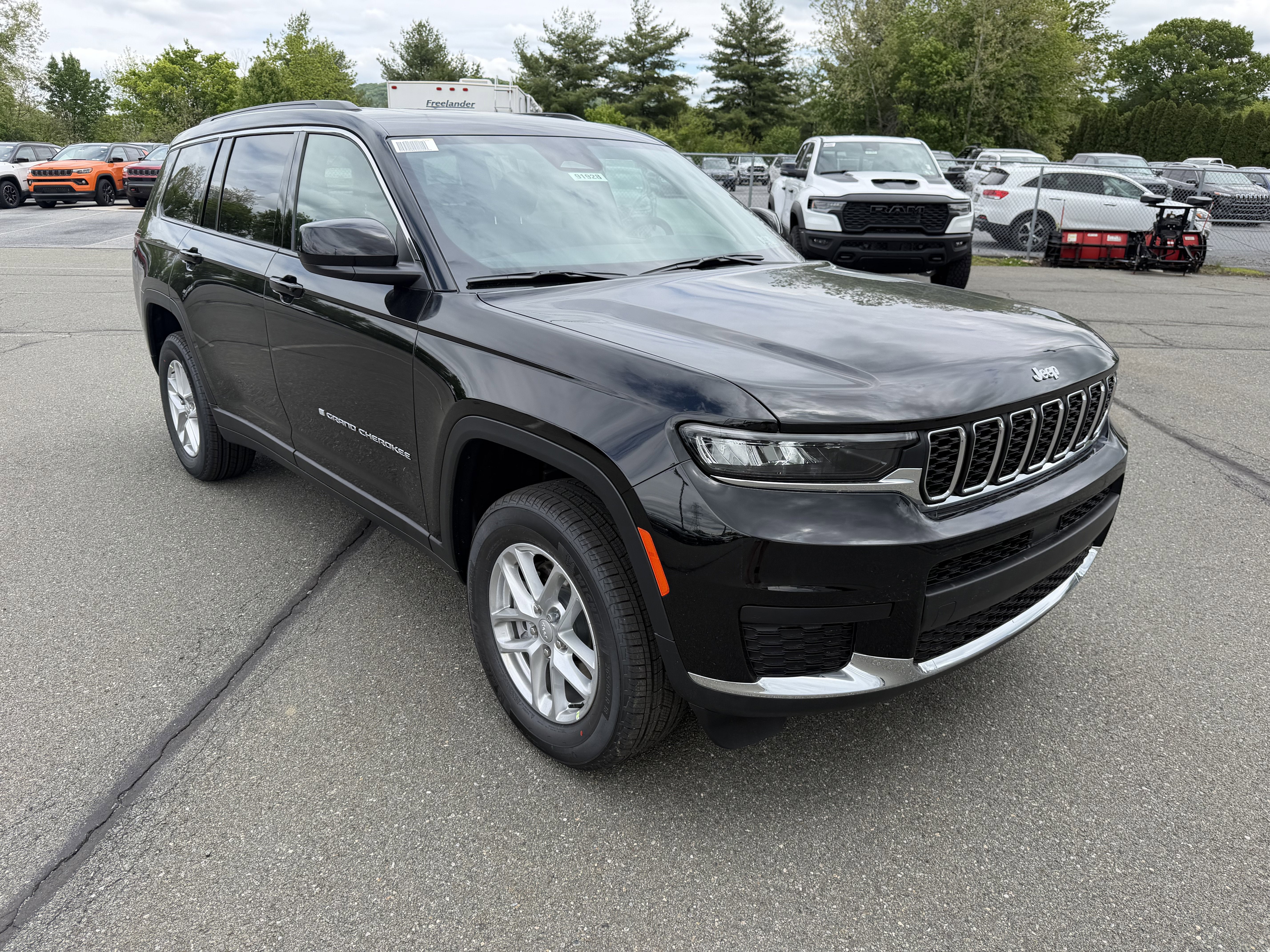 2026 Jeep Grand Cherokee GRAND CHEROKEE L LAREDO X 4X4