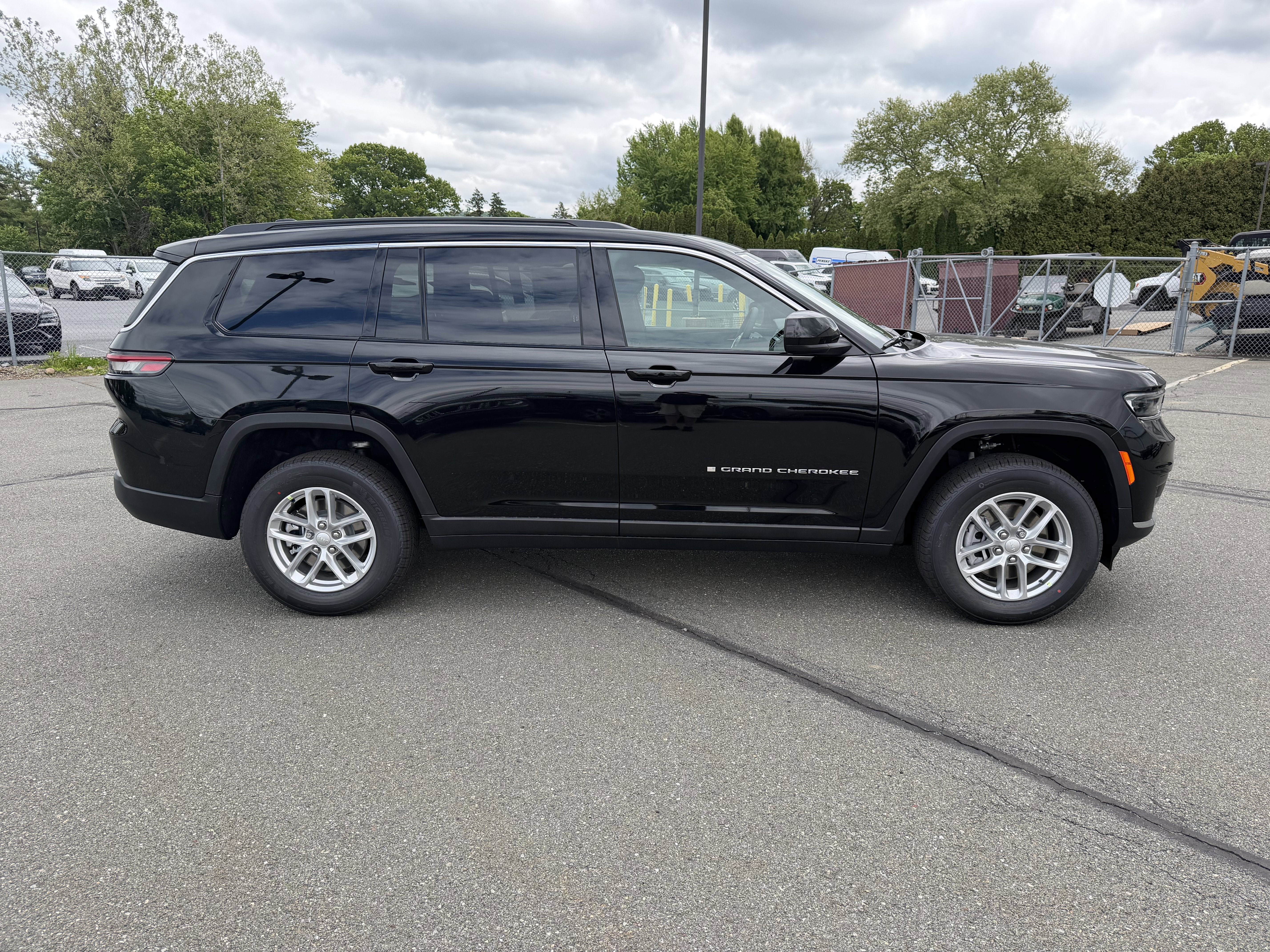 2026 Jeep Grand Cherokee GRAND CHEROKEE L LAREDO X 4X4