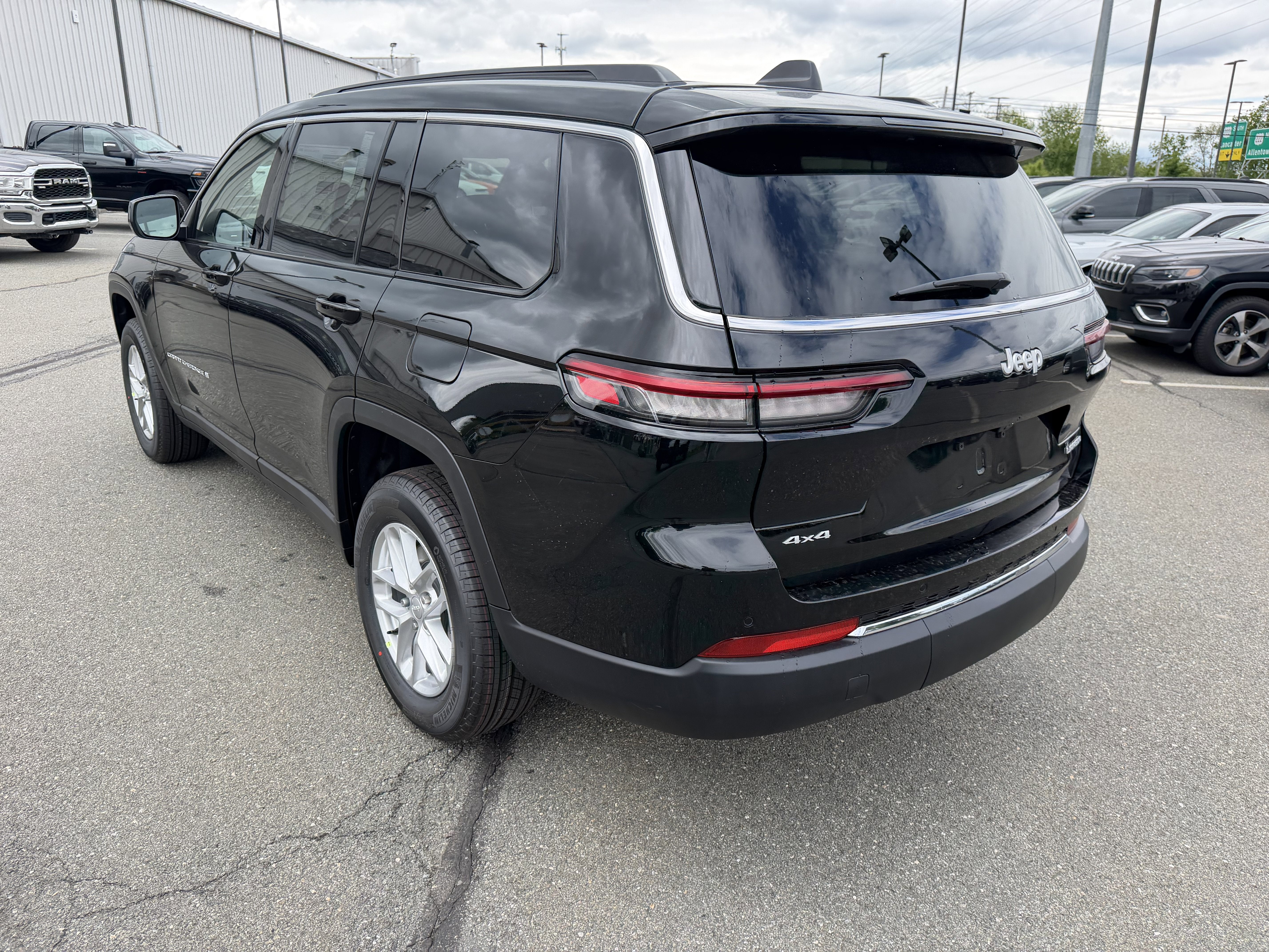 2026 Jeep Grand Cherokee GRAND CHEROKEE L LAREDO X 4X4