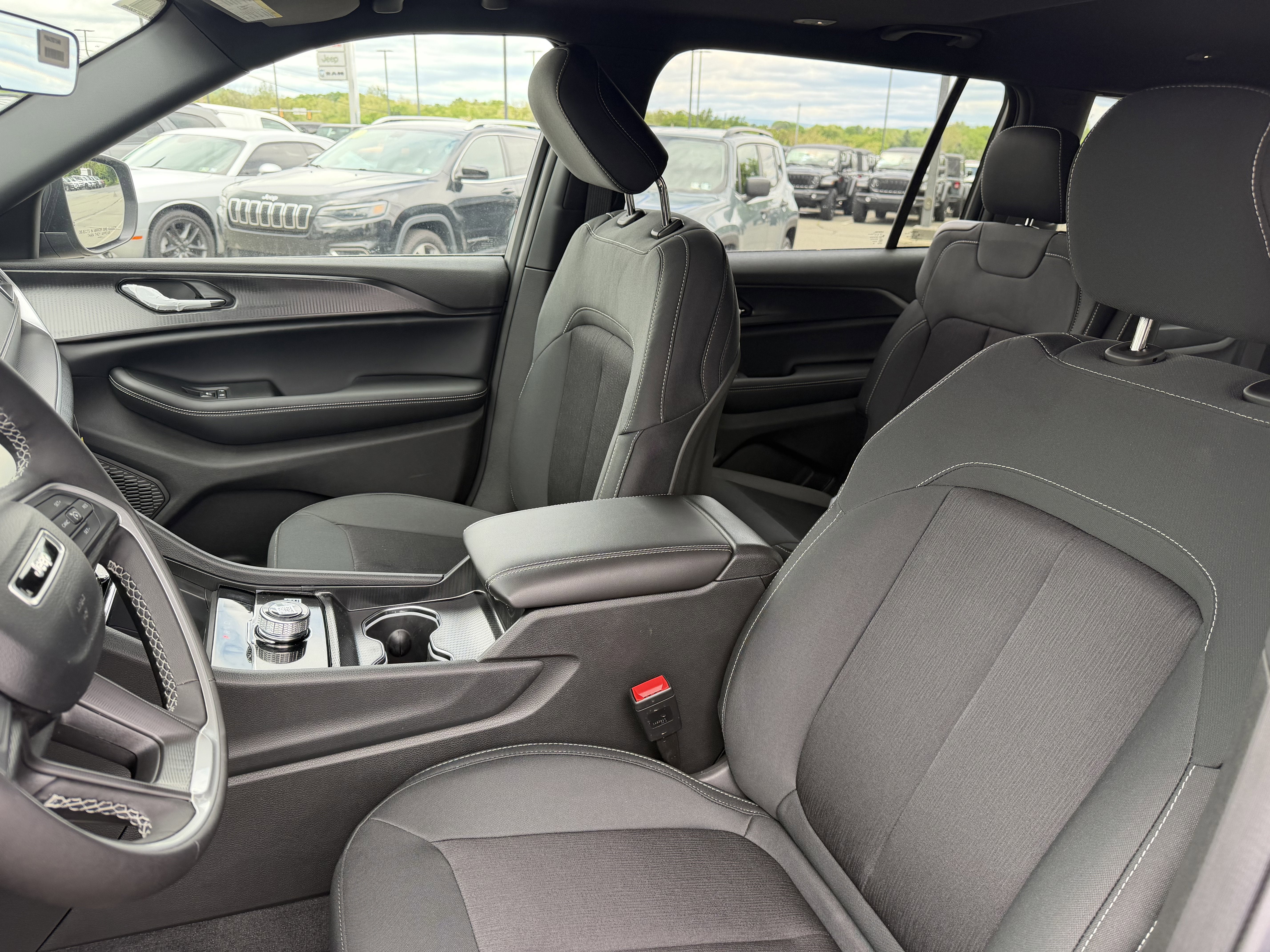 2026 Jeep Grand Cherokee GRAND CHEROKEE L LAREDO X 4X4