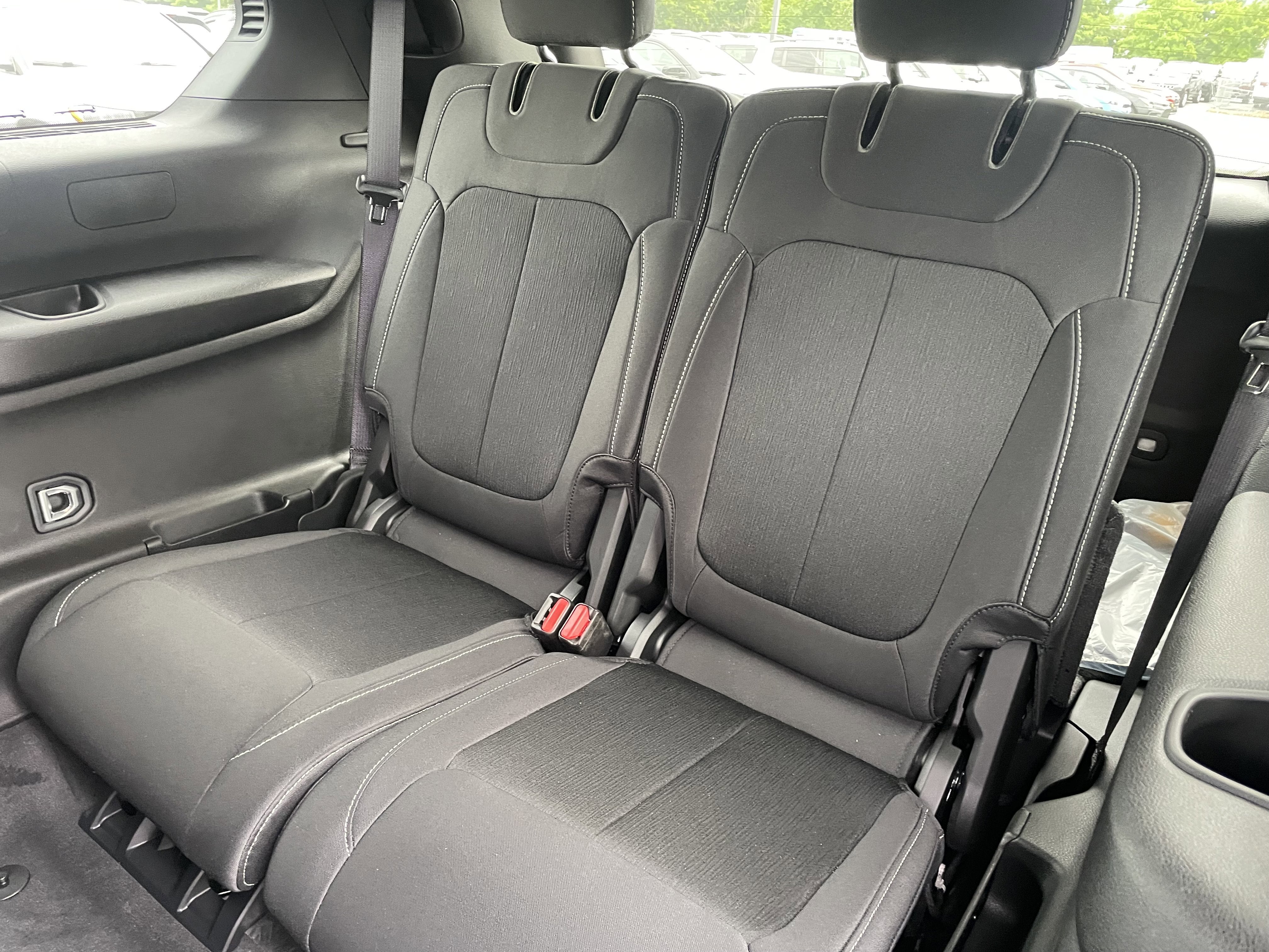 2025 Jeep Grand Cherokee GRAND CHEROKEE L LAREDO X 4X4