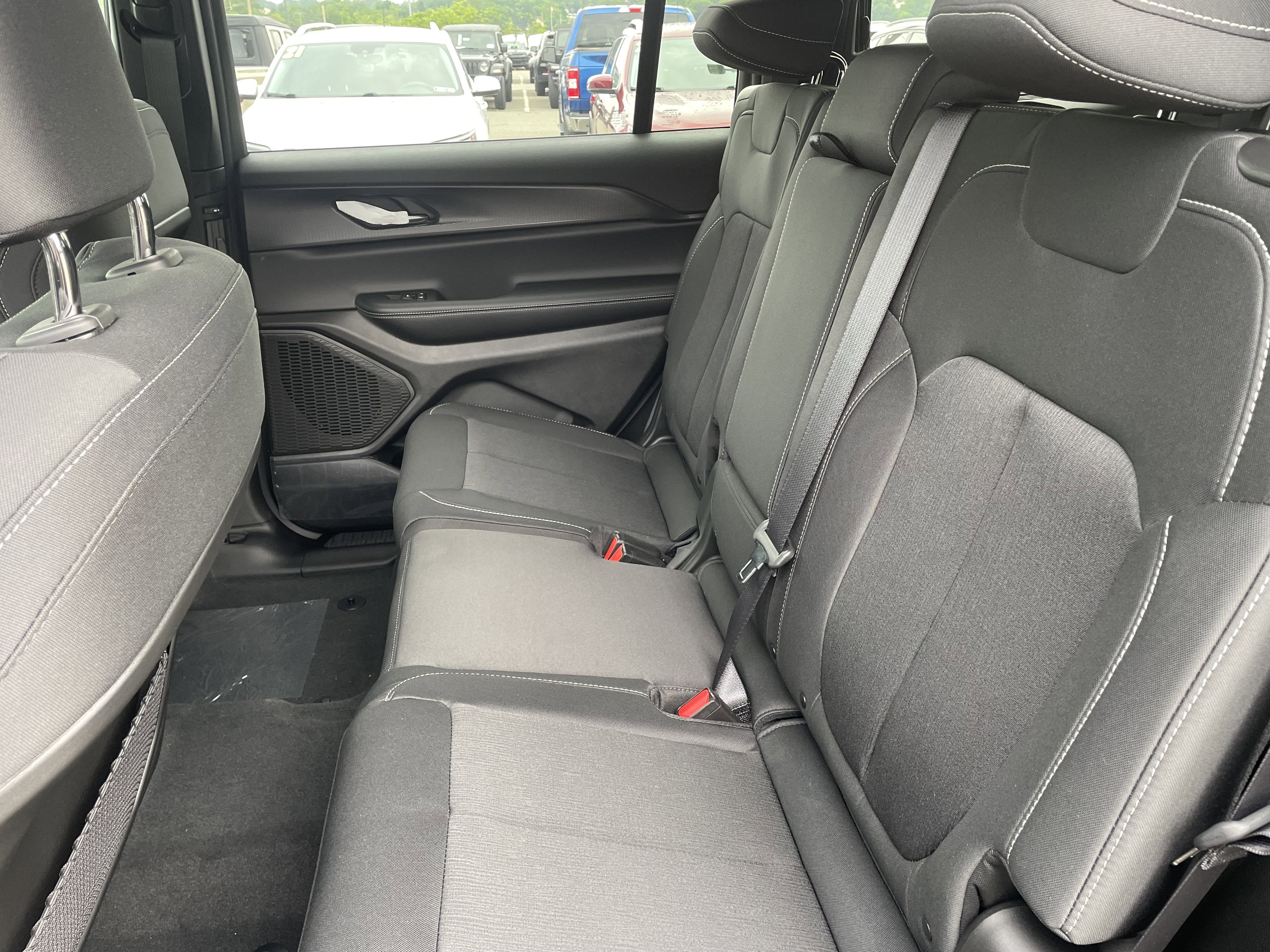 2025 Jeep Grand Cherokee GRAND CHEROKEE L LAREDO X 4X4