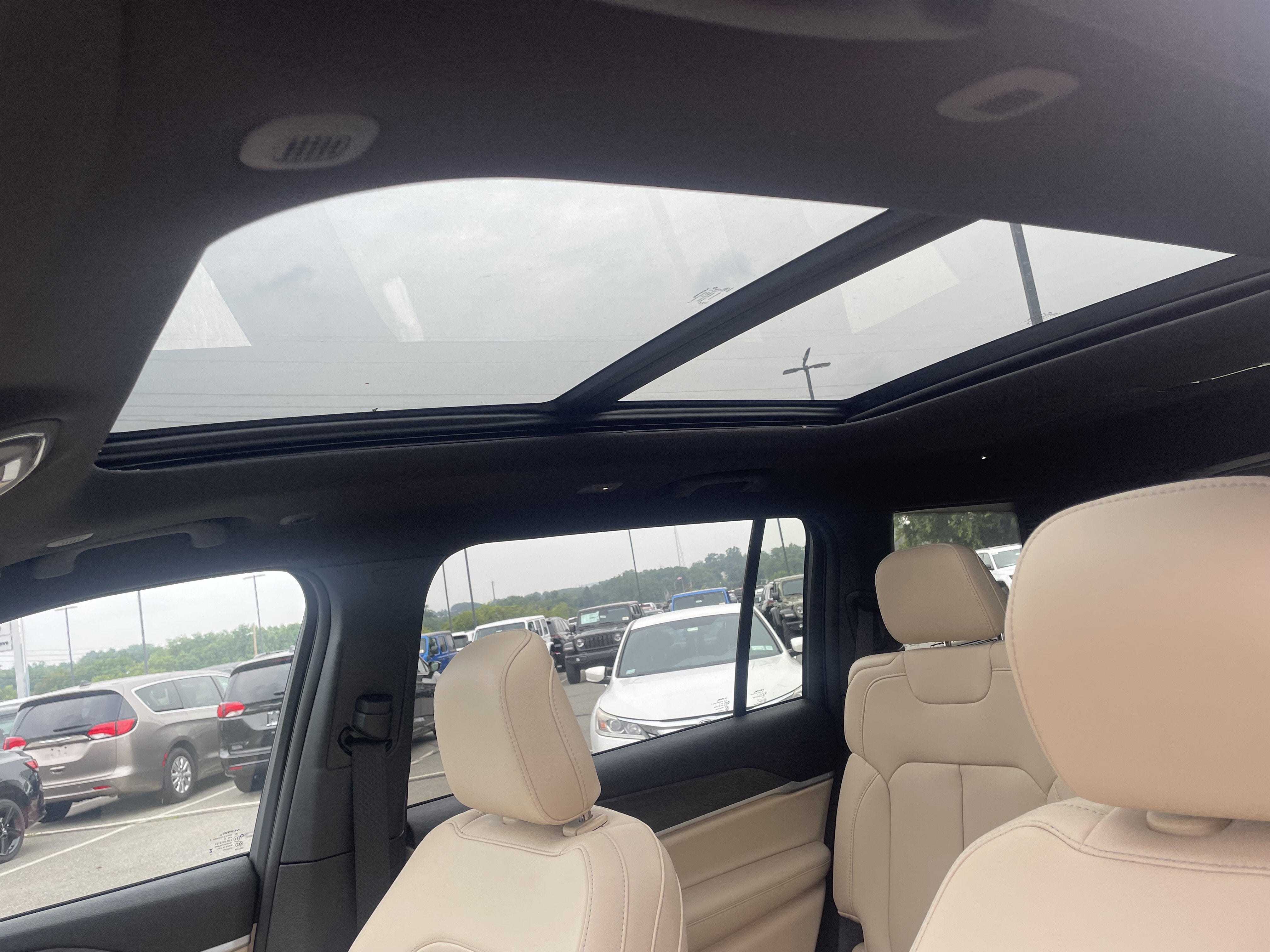 2025 Jeep Grand Cherokee GRAND CHEROKEE L LIMITED 4X4