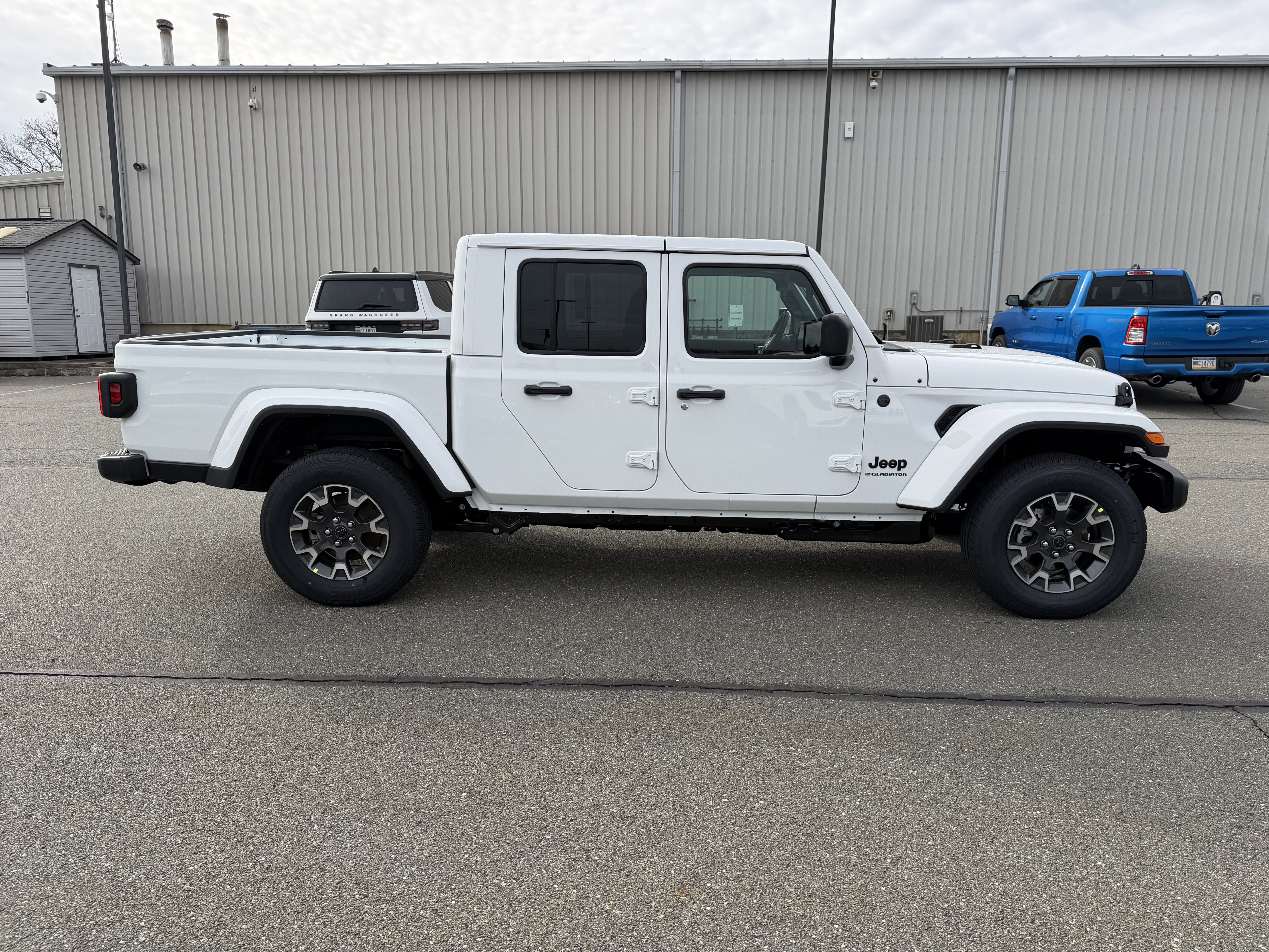 2026 Jeep Gladiator GLADIATOR SAHARA 4X4