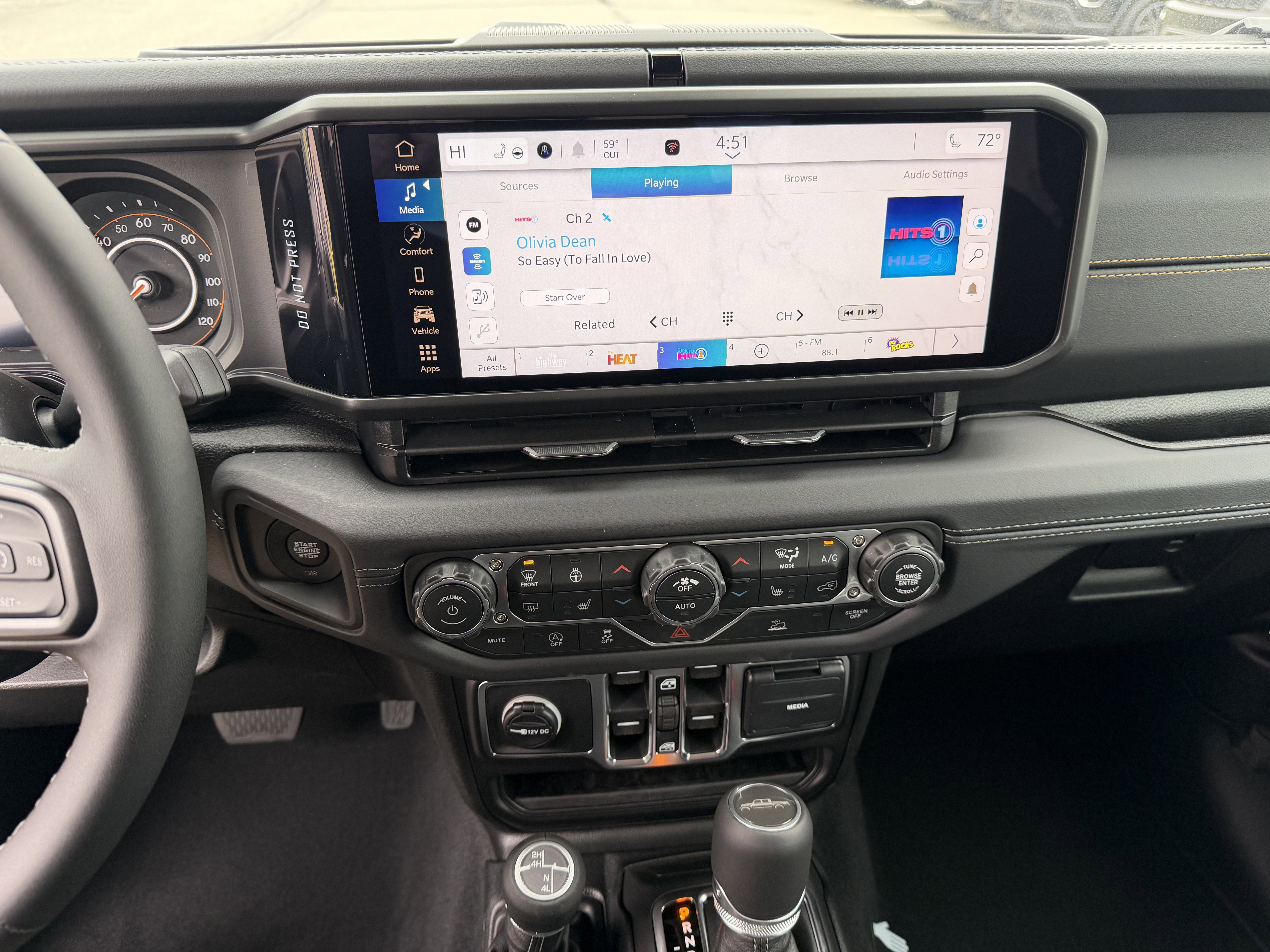2026 Jeep Gladiator GLADIATOR SAHARA 4X4