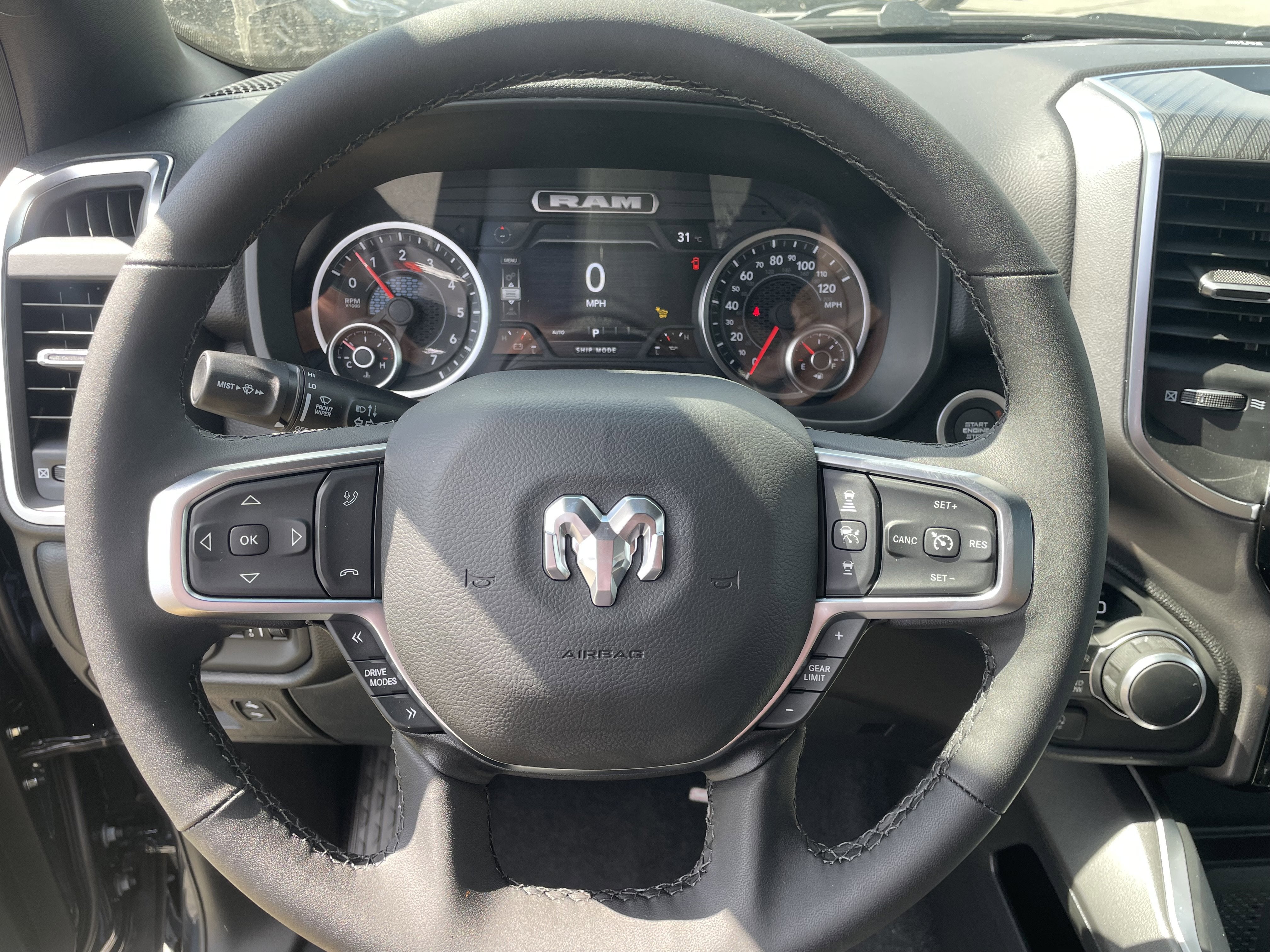 2025 RAM Ram 1500 RAM 1500 BIG HORN CREW CAB 4X4 5'7' BOX