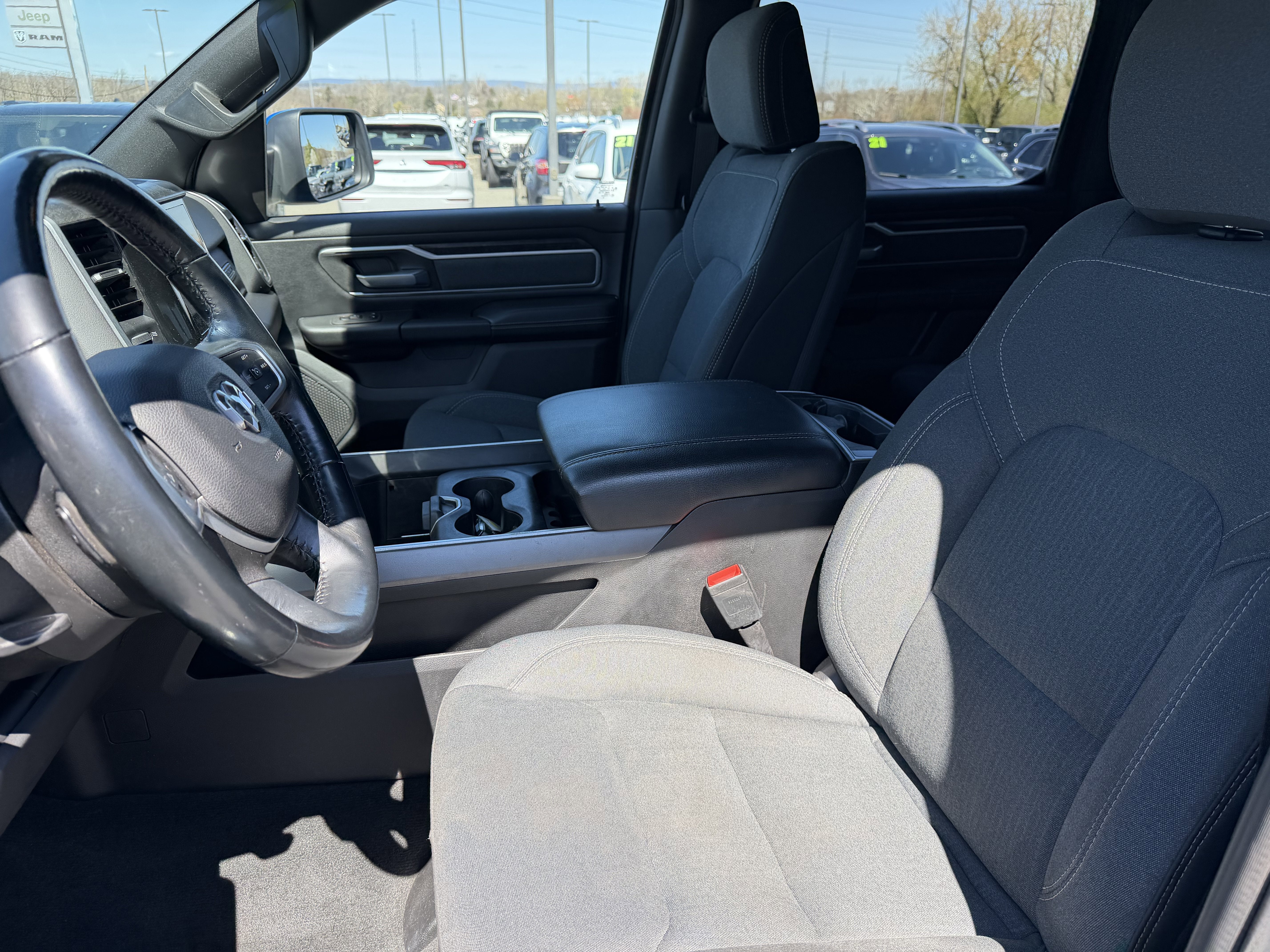 2022 RAM 1500 Big Horn Crew Cab 4x4 5'7' Box