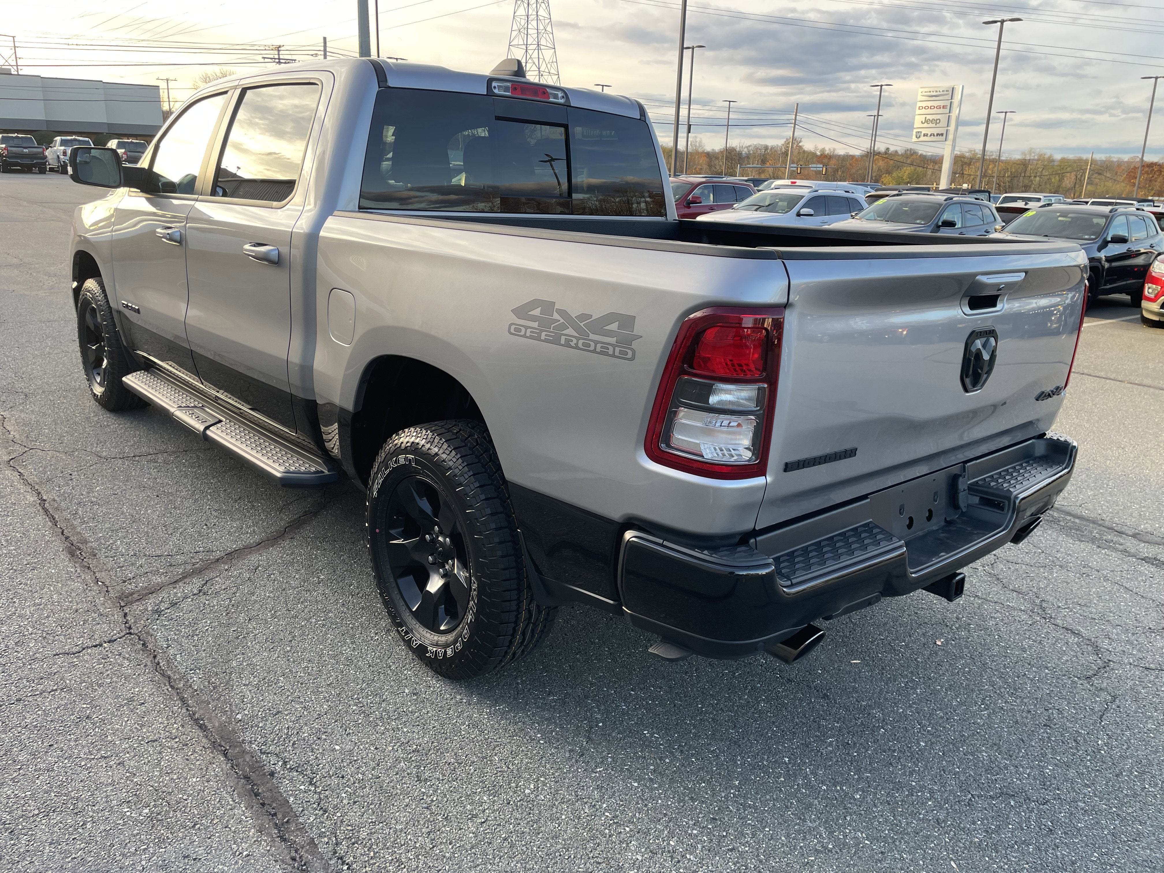 2022 RAM 1500 Big Horn Crew Cab 4x4 5'7' Box