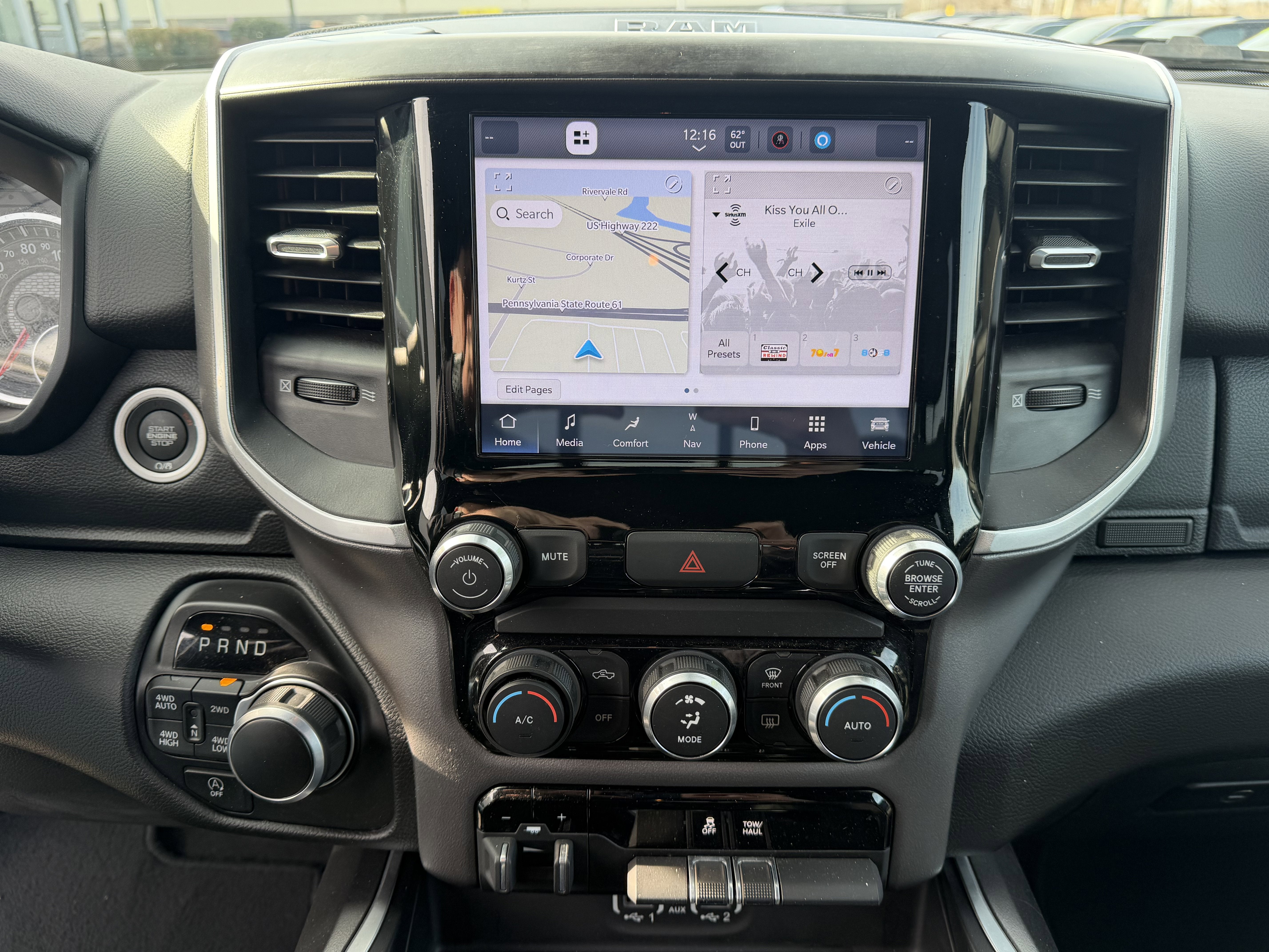 2022 RAM 1500 Big Horn Crew Cab 4x4 5'7' Box