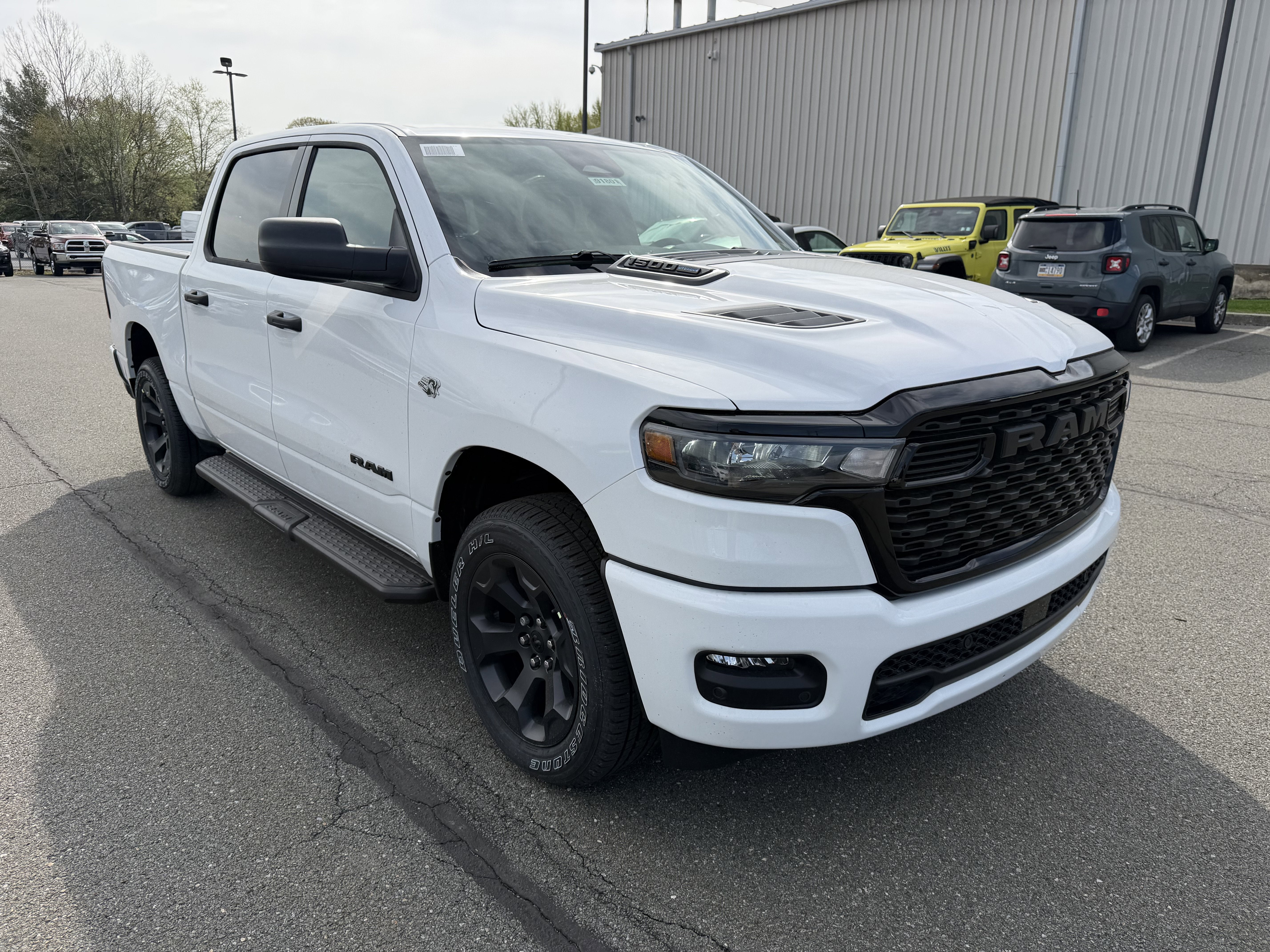 2026 RAM Ram 1500 RAM 1500 EXPRESS CREW CAB 4X4 5'7' BOX