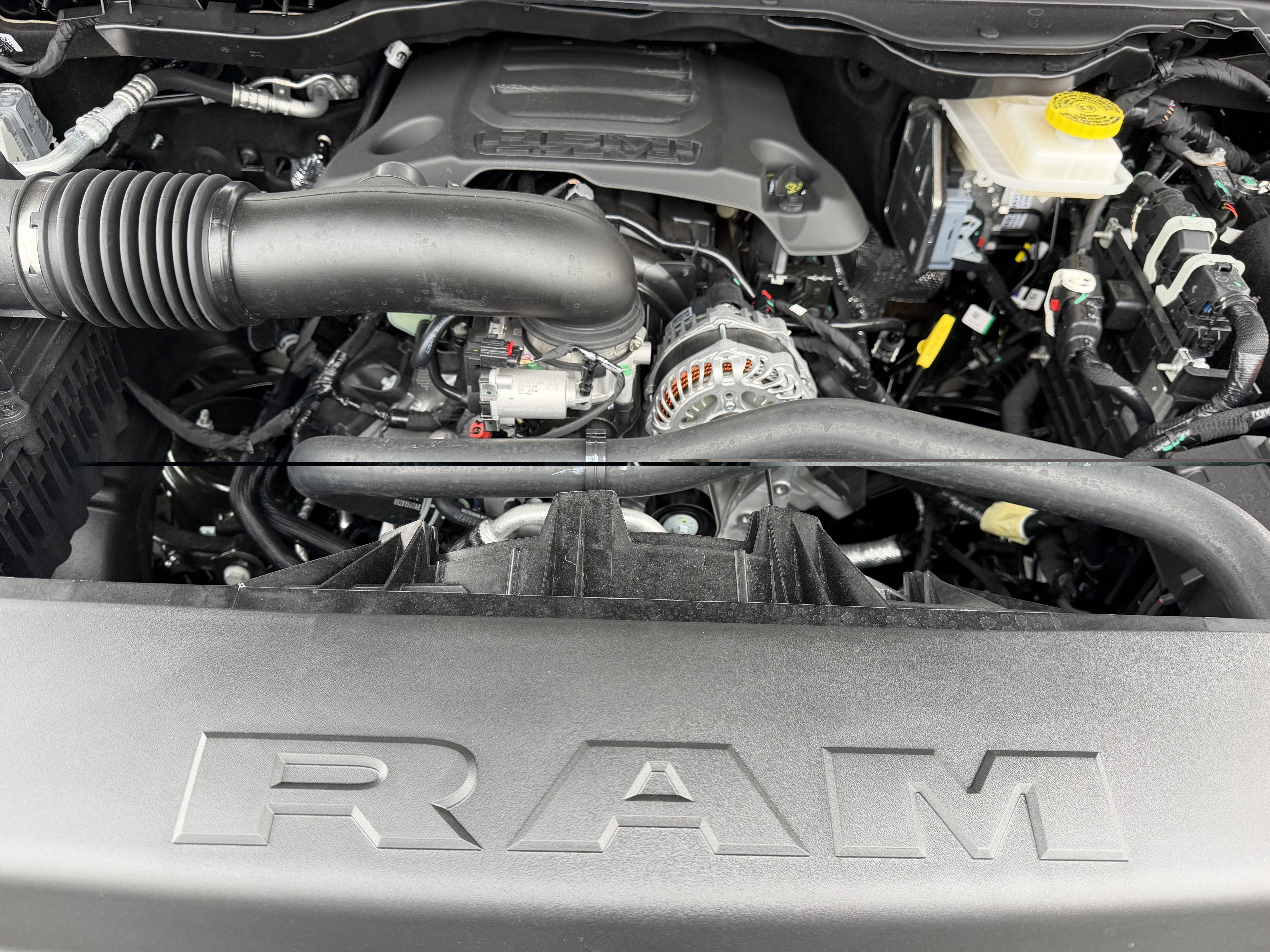 2027 RAM Ram 1500 RAM 1500 LARAMIE CREW CAB 4X4 5'7' BOX