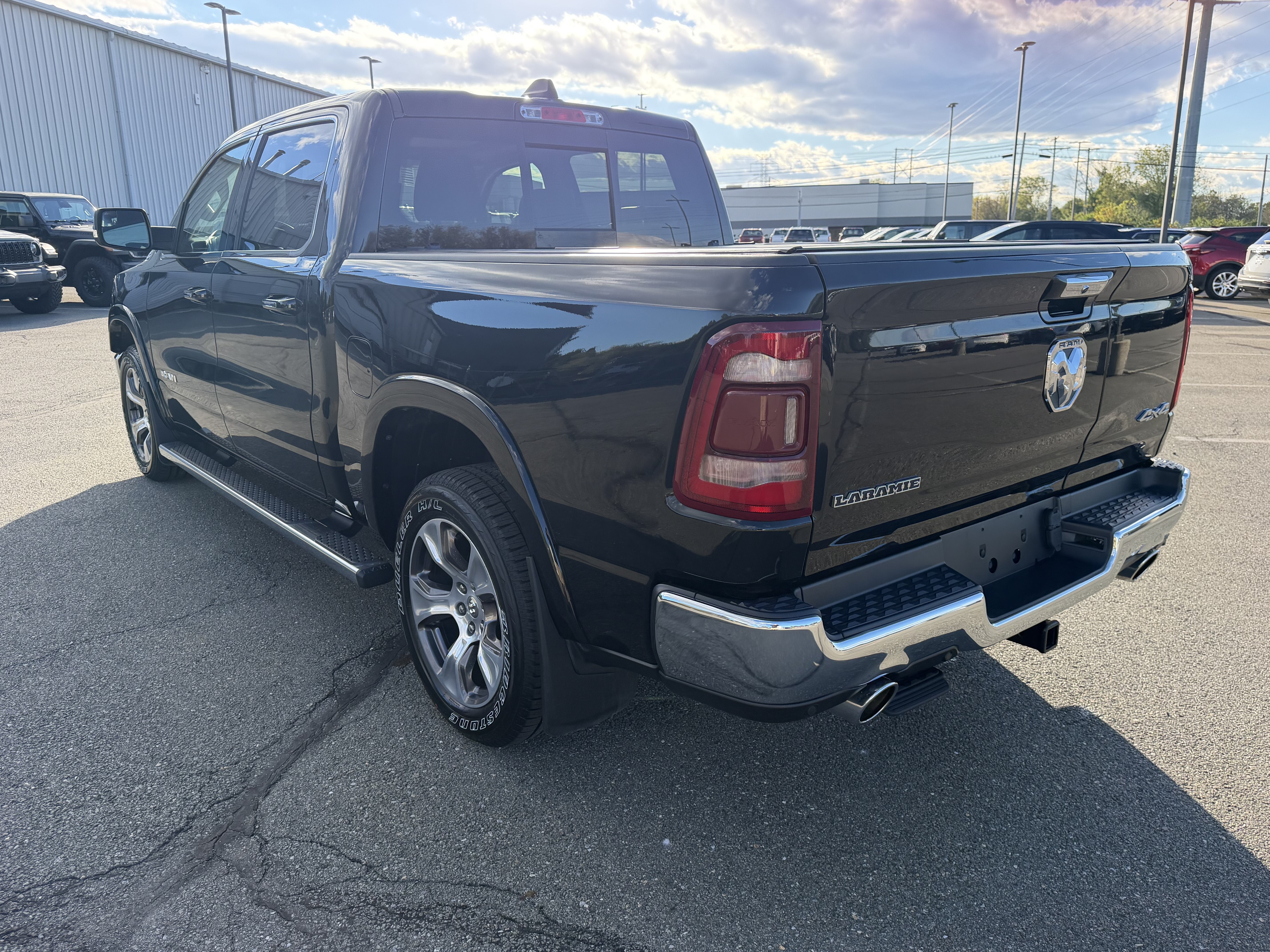2022 RAM 1500 Laramie Crew Cab 4x4 5'7' Box