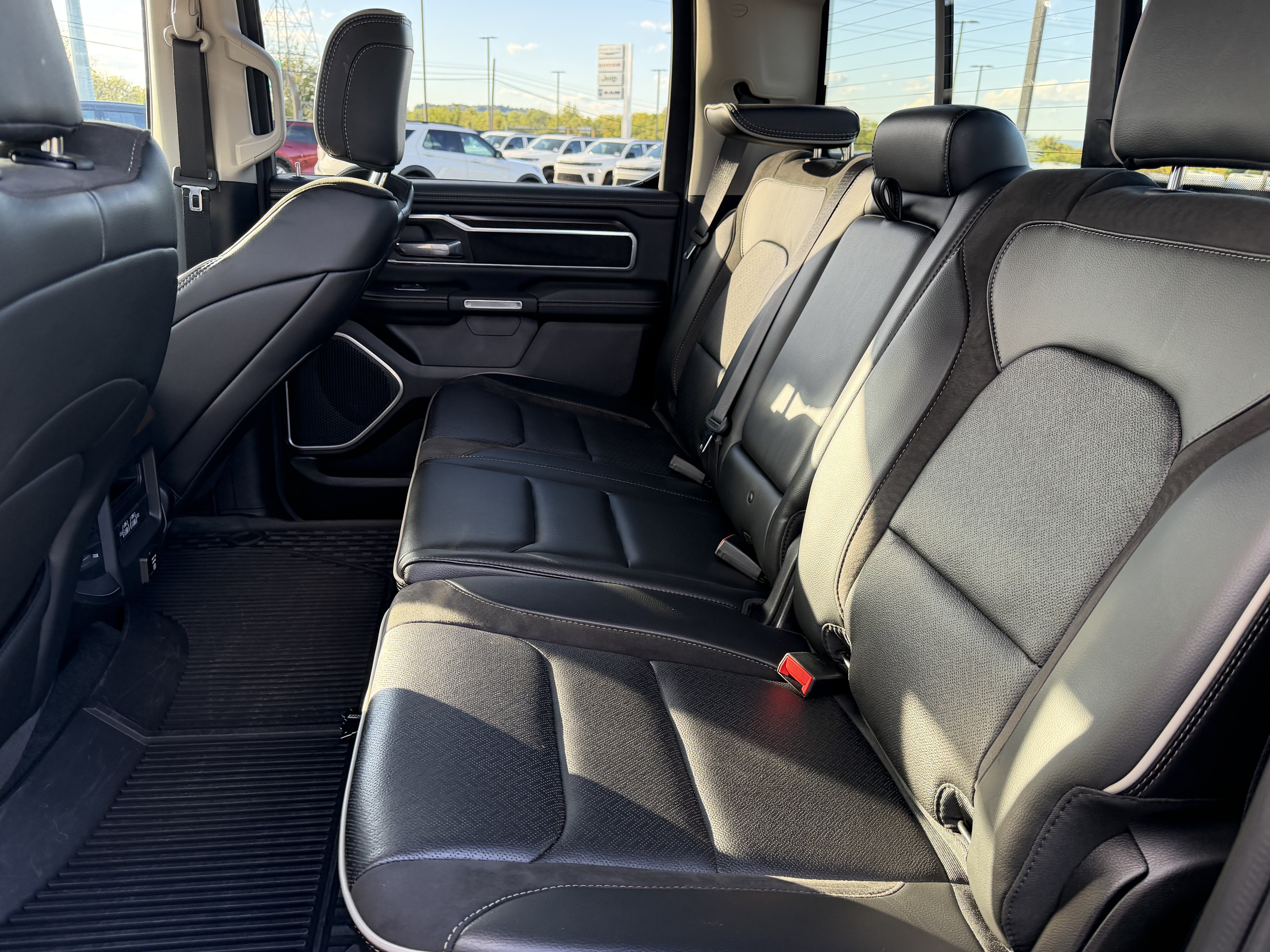 2022 RAM 1500 Laramie Crew Cab 4x4 5'7' Box