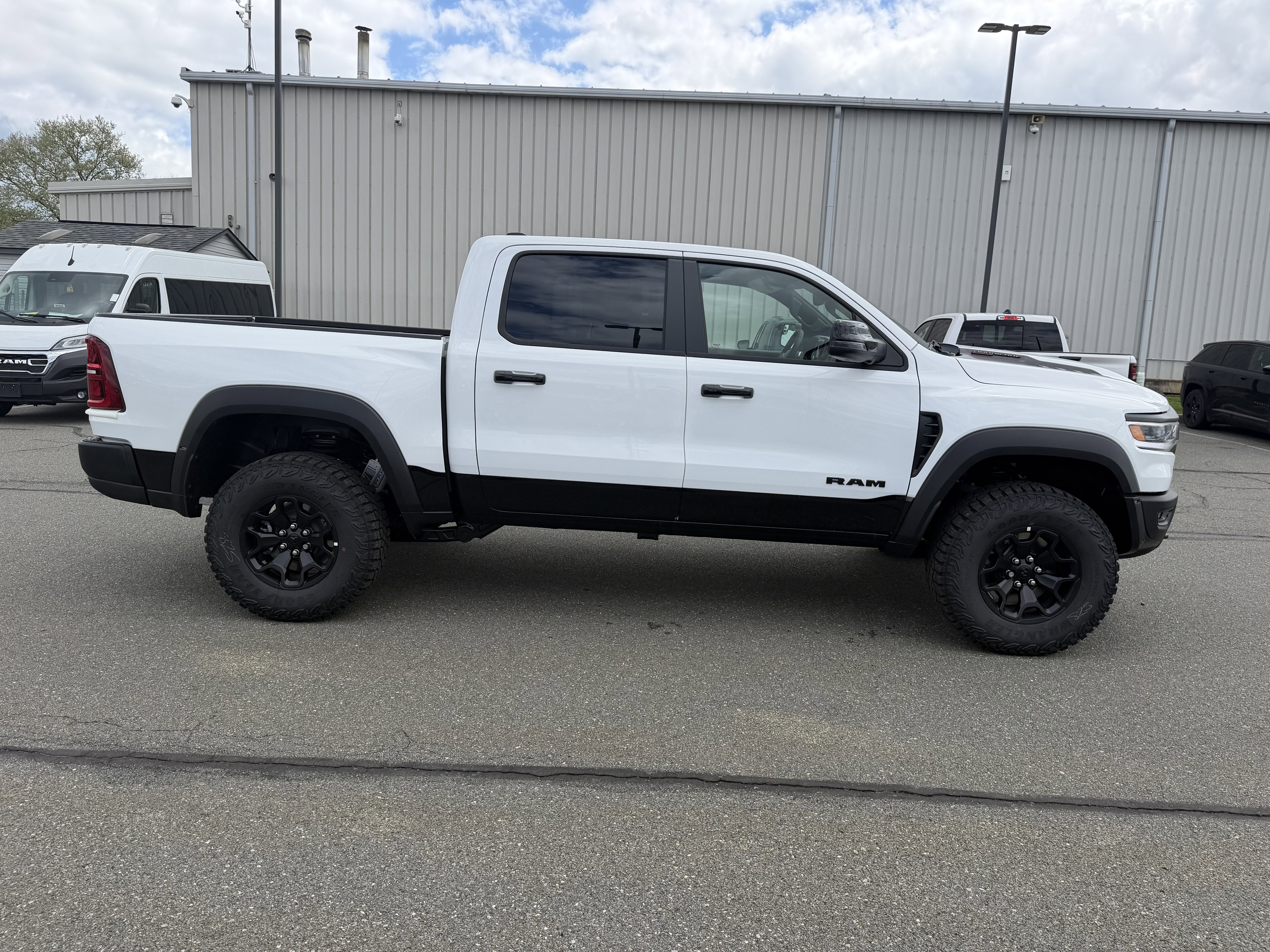2026 RAM Ram 1500 RAM 1500 RHO CREW CAB 4X4 5'7' BOX