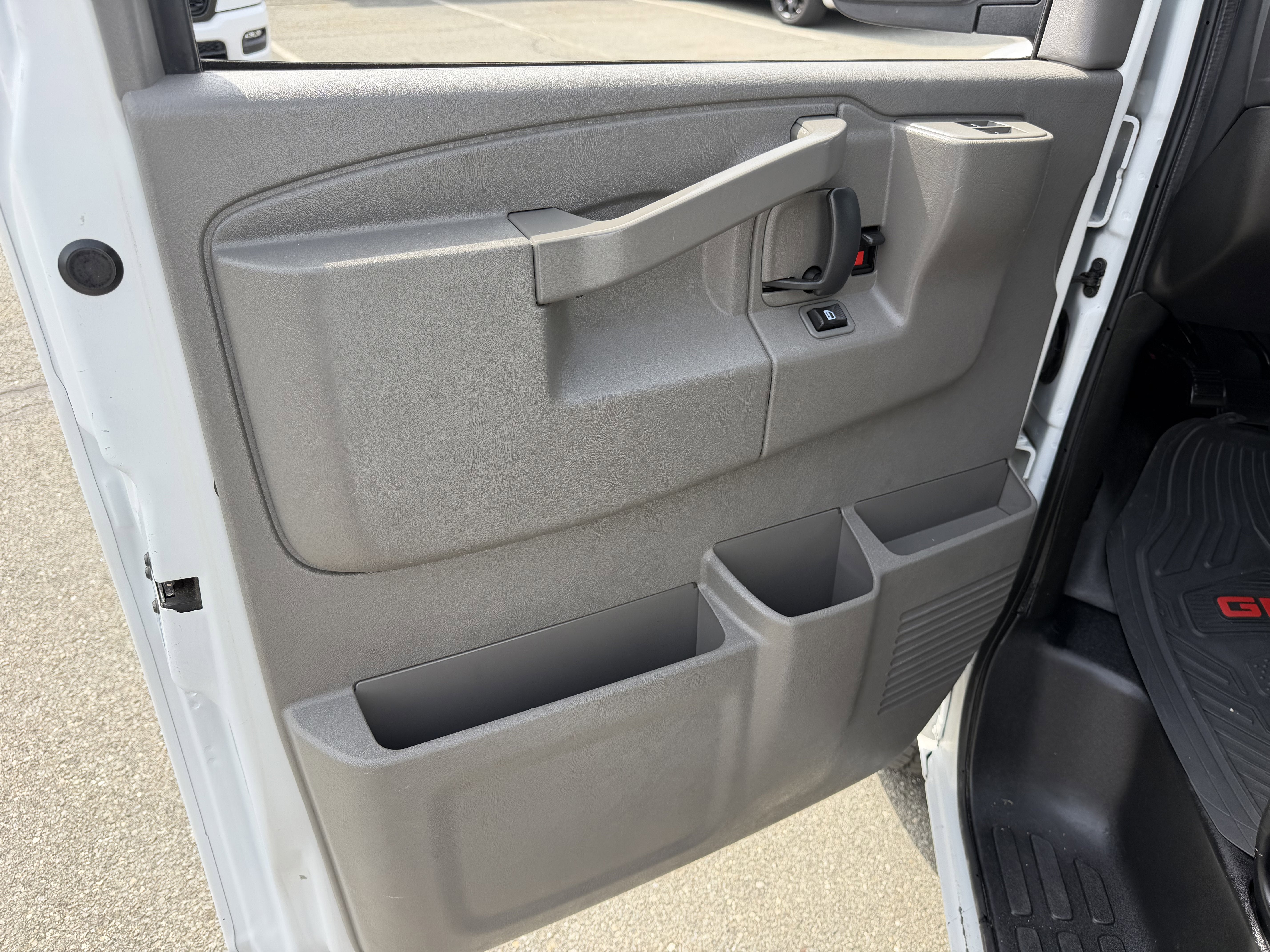 2017 GMC Savana 3500 CARGO