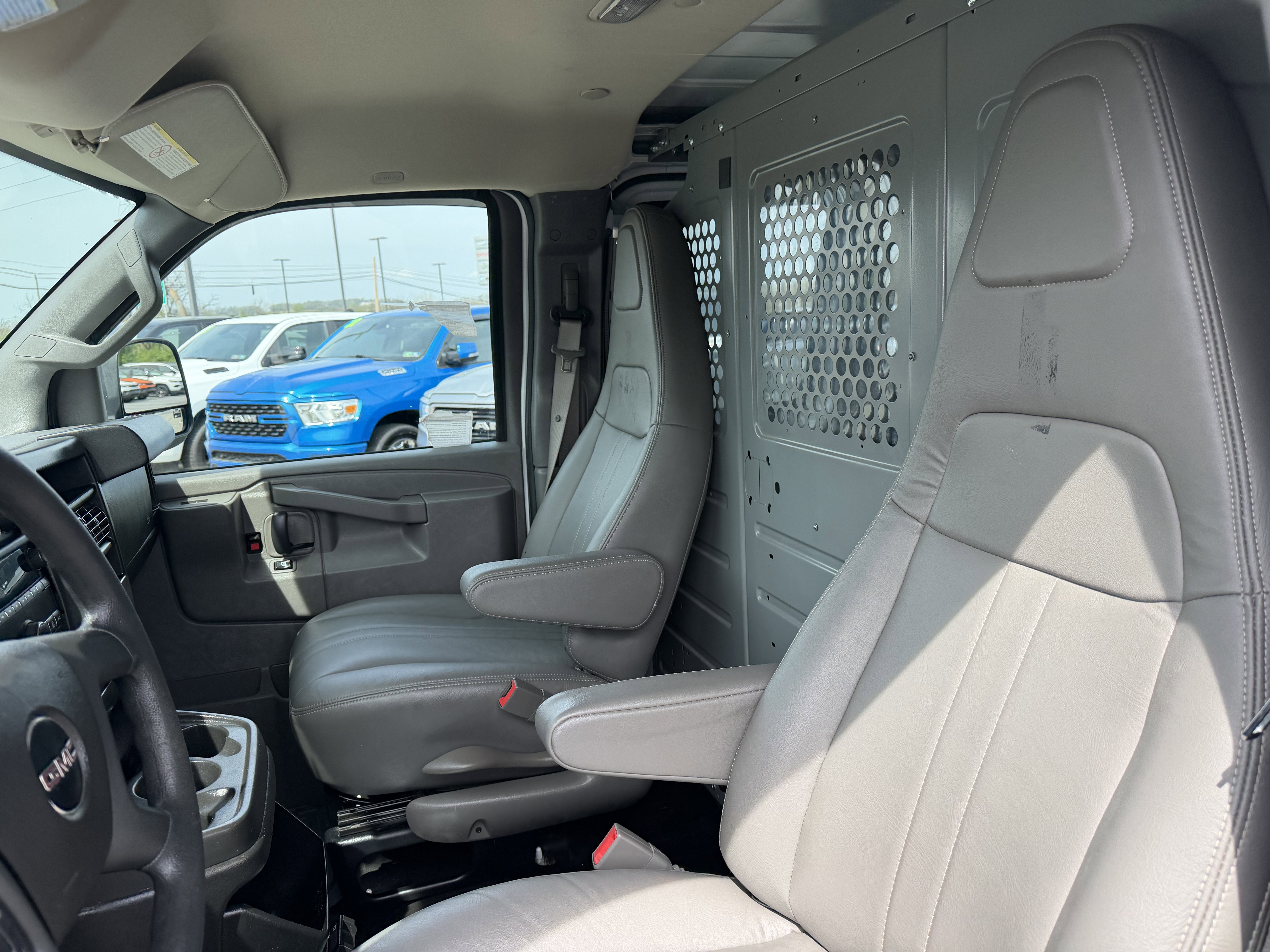 2017 GMC Savana 3500 CARGO