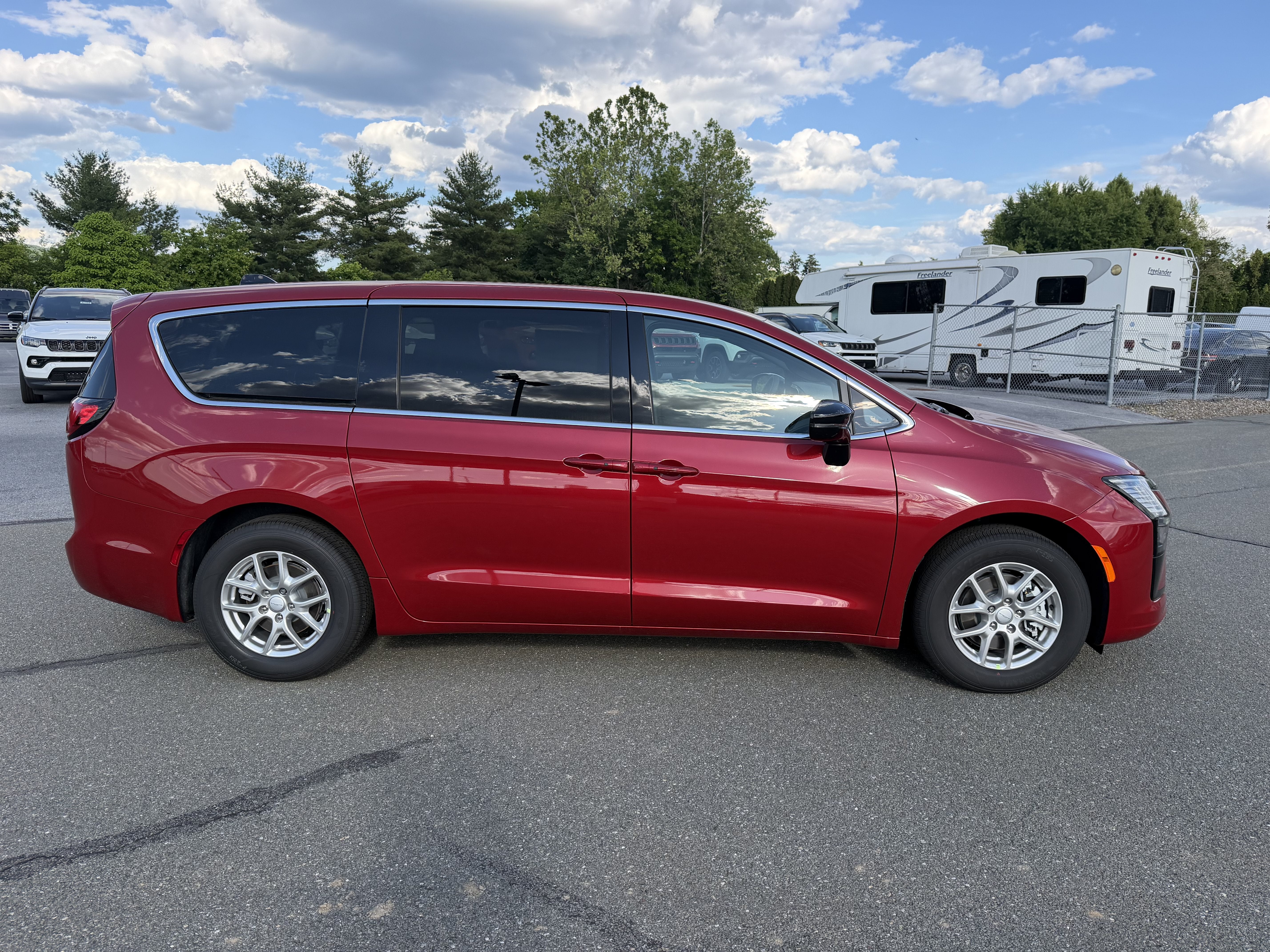 2027 Chrysler Pacifica PACIFICA SELECT